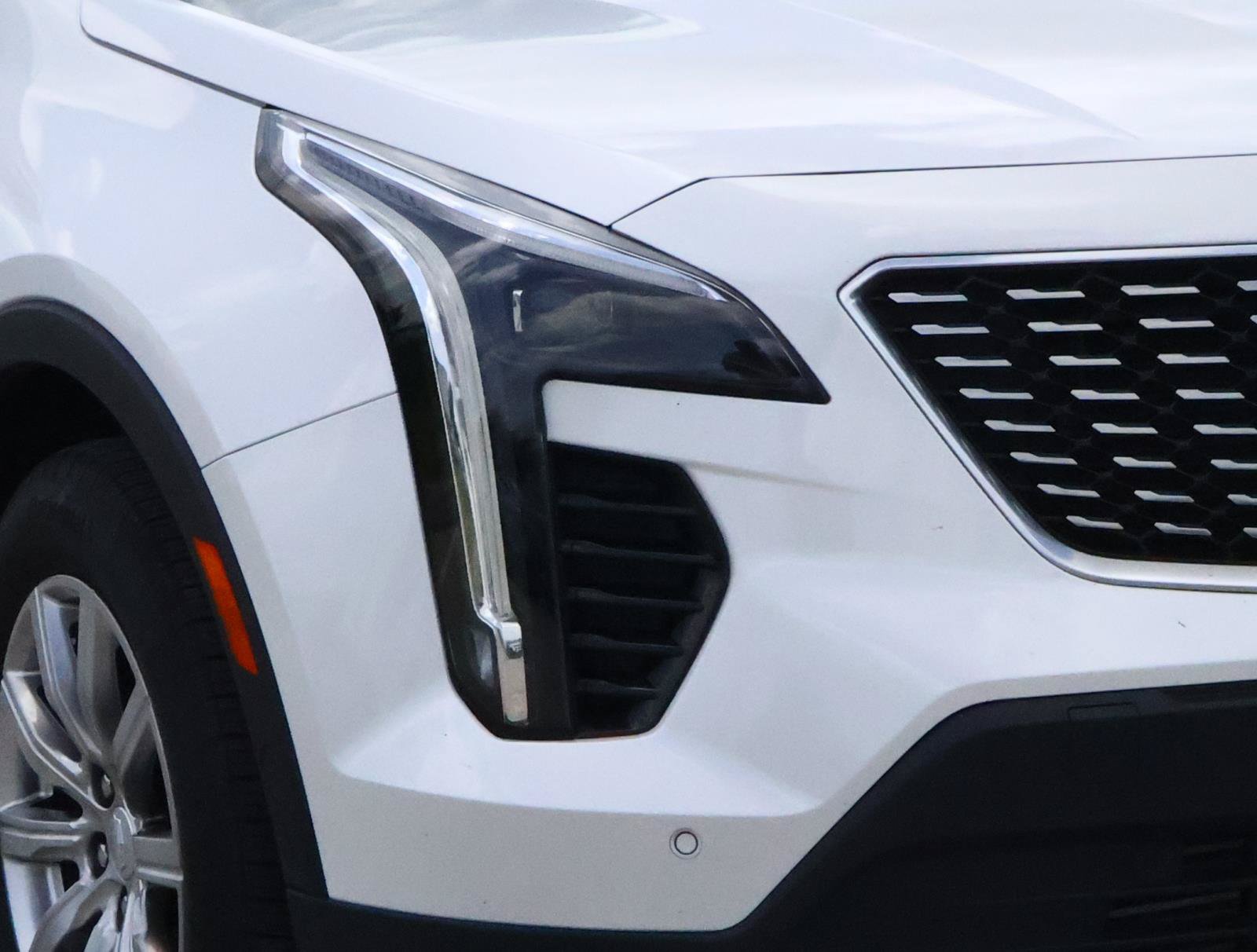 Used 2022 Cadillac XT4 Premium Luxury w/ Technology Package FWD image 9