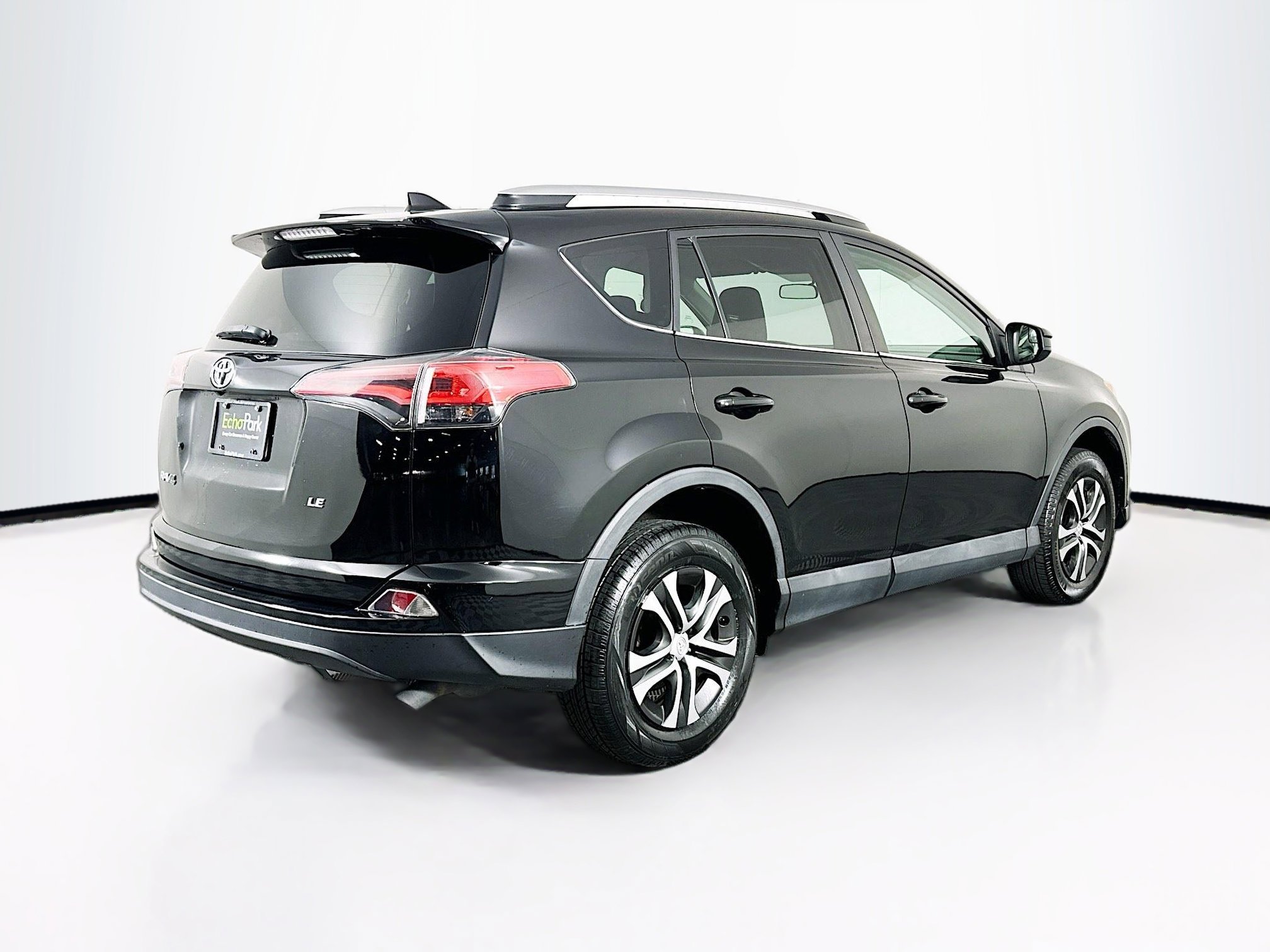 Used 2016 Toyota RAV4 LE image 9