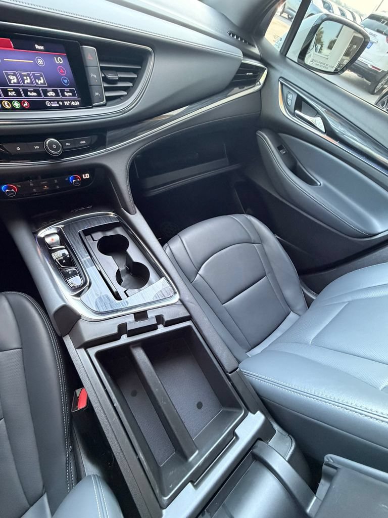 Used 2024 Buick Enclave Essence FWD image 18