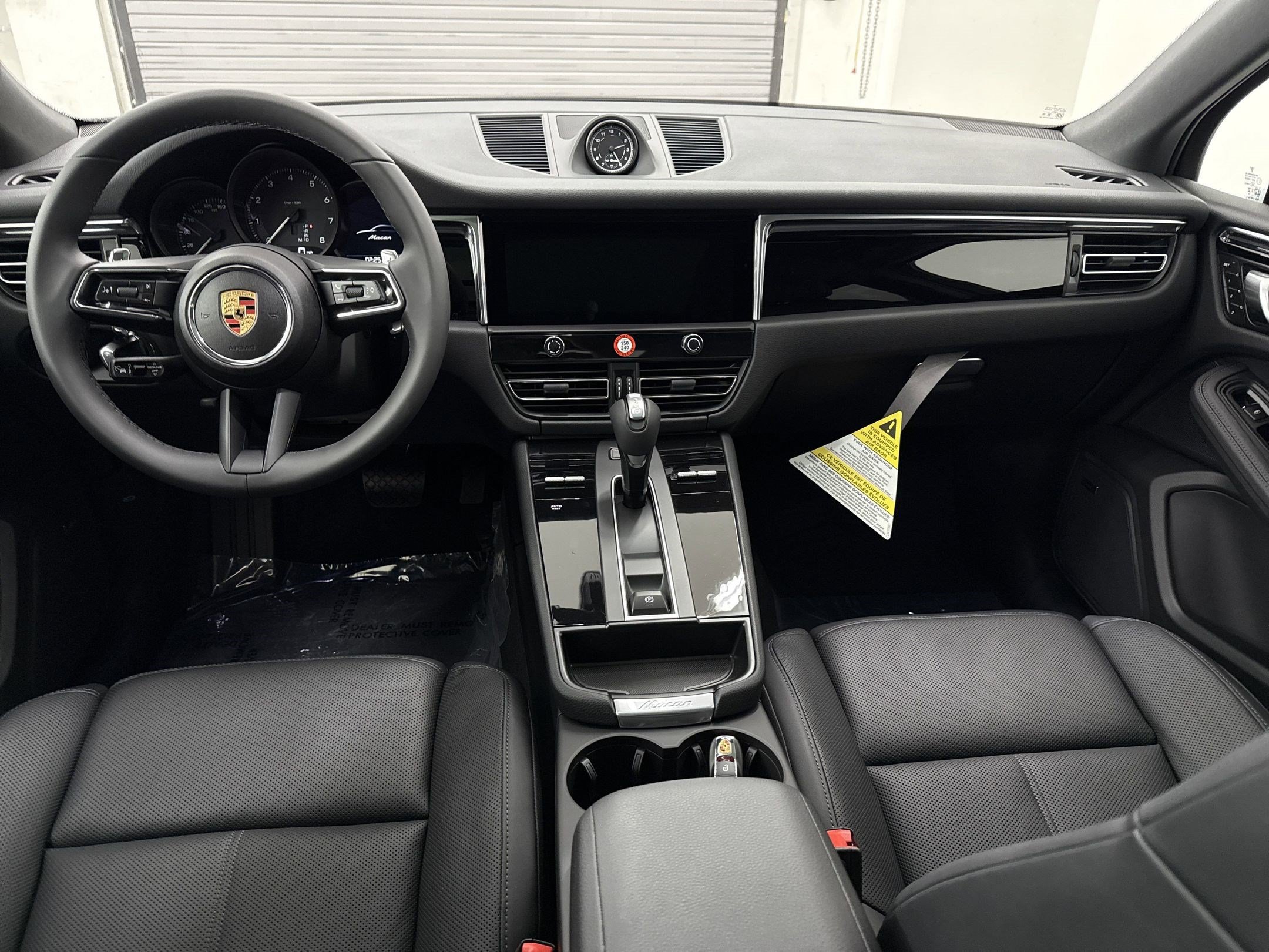 Used 2025 Porsche Macan AWD/4WD image 13