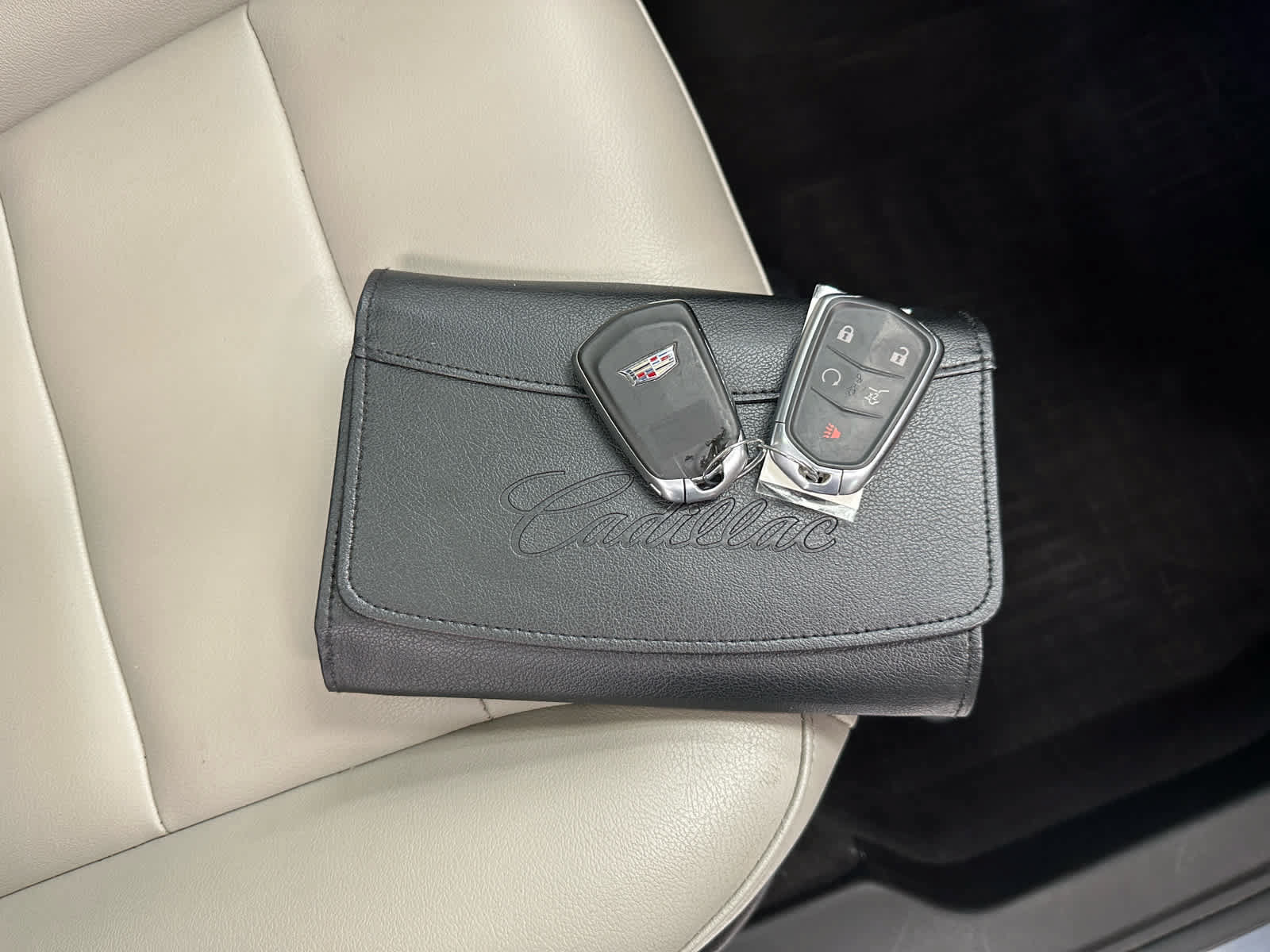 Used 2023 Cadillac XT4 Luxury w/ Cold Weather Package AWD/4WD image 42
