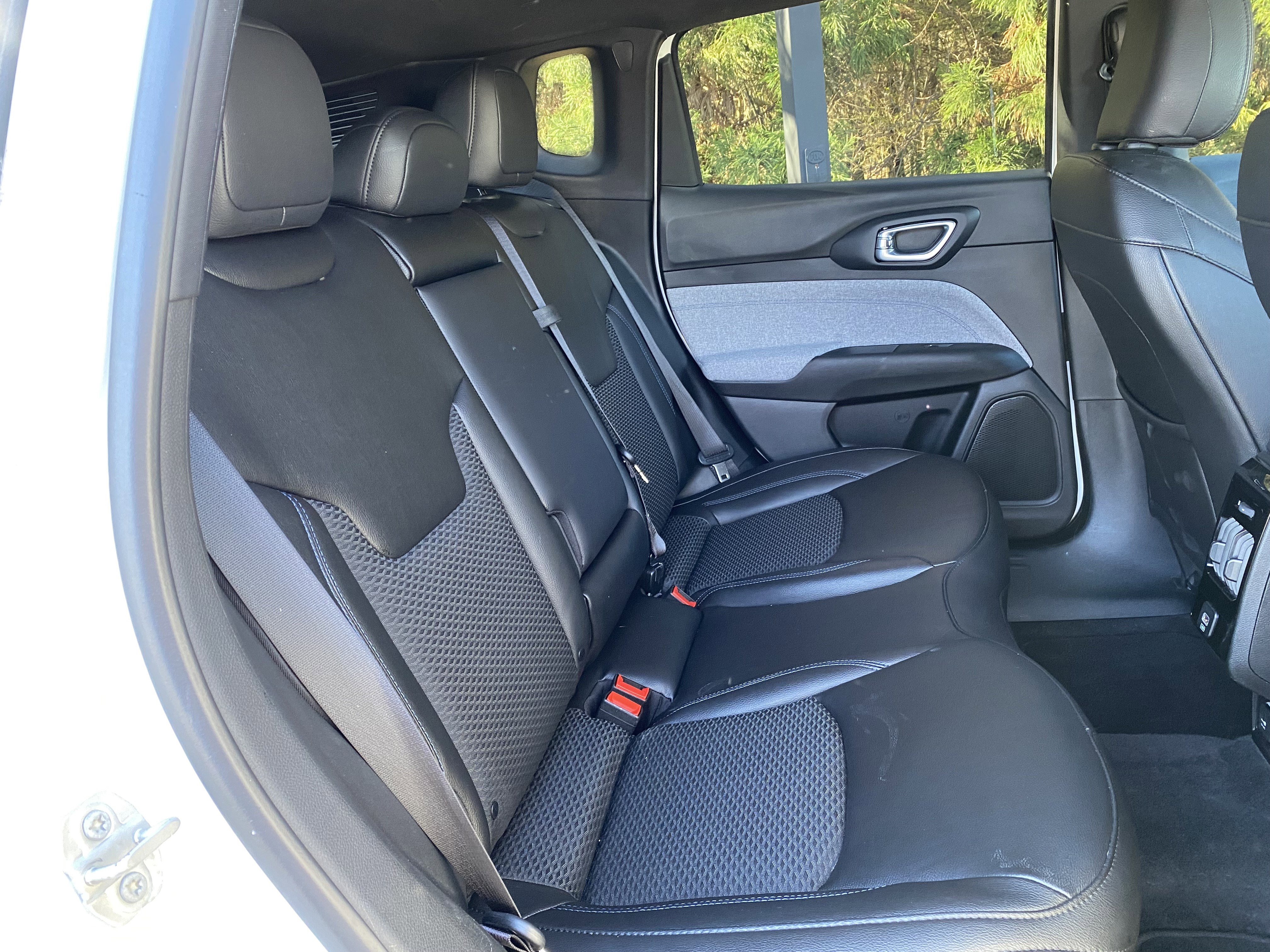 Used 2024 Jeep Compass Latitude image 35