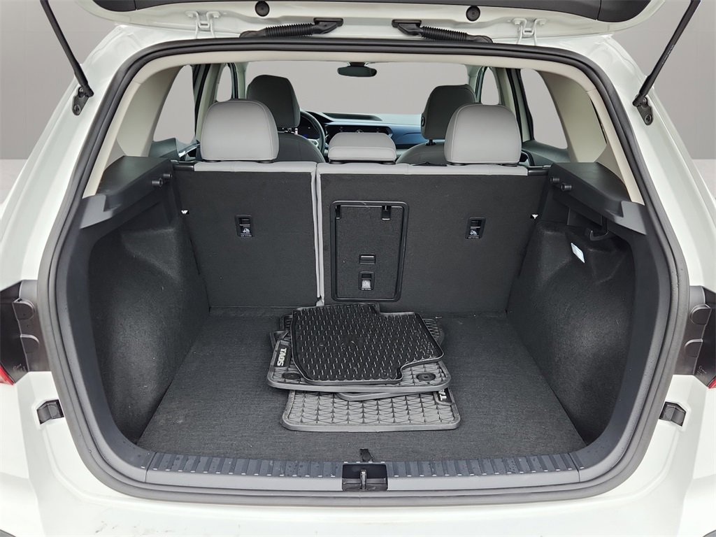 Used 2024 Volkswagen Taos SE w/ Panoramic Sunroof Package image 12