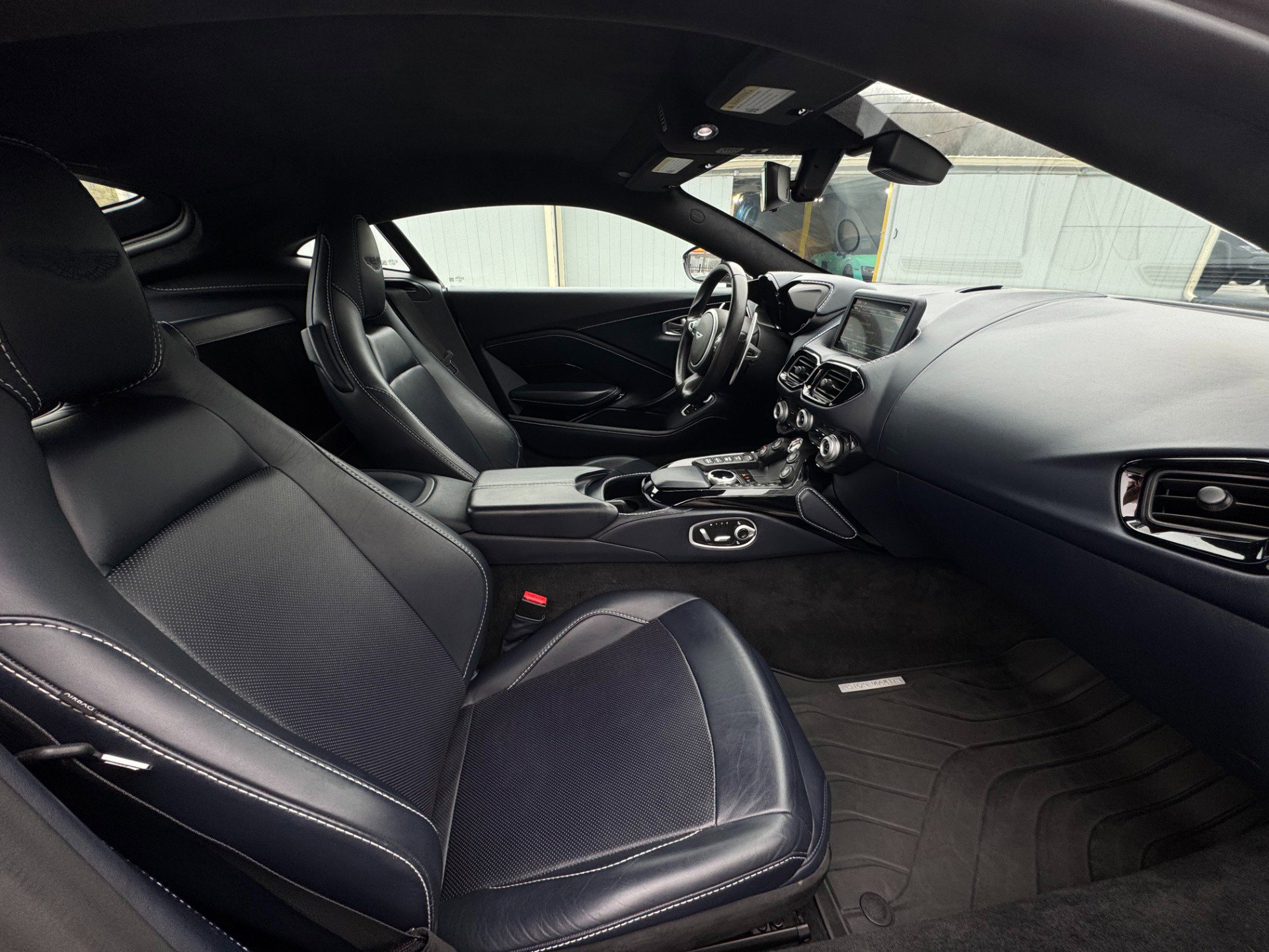 Used 2020 Aston Martin V8 Vantage Coupe image 19