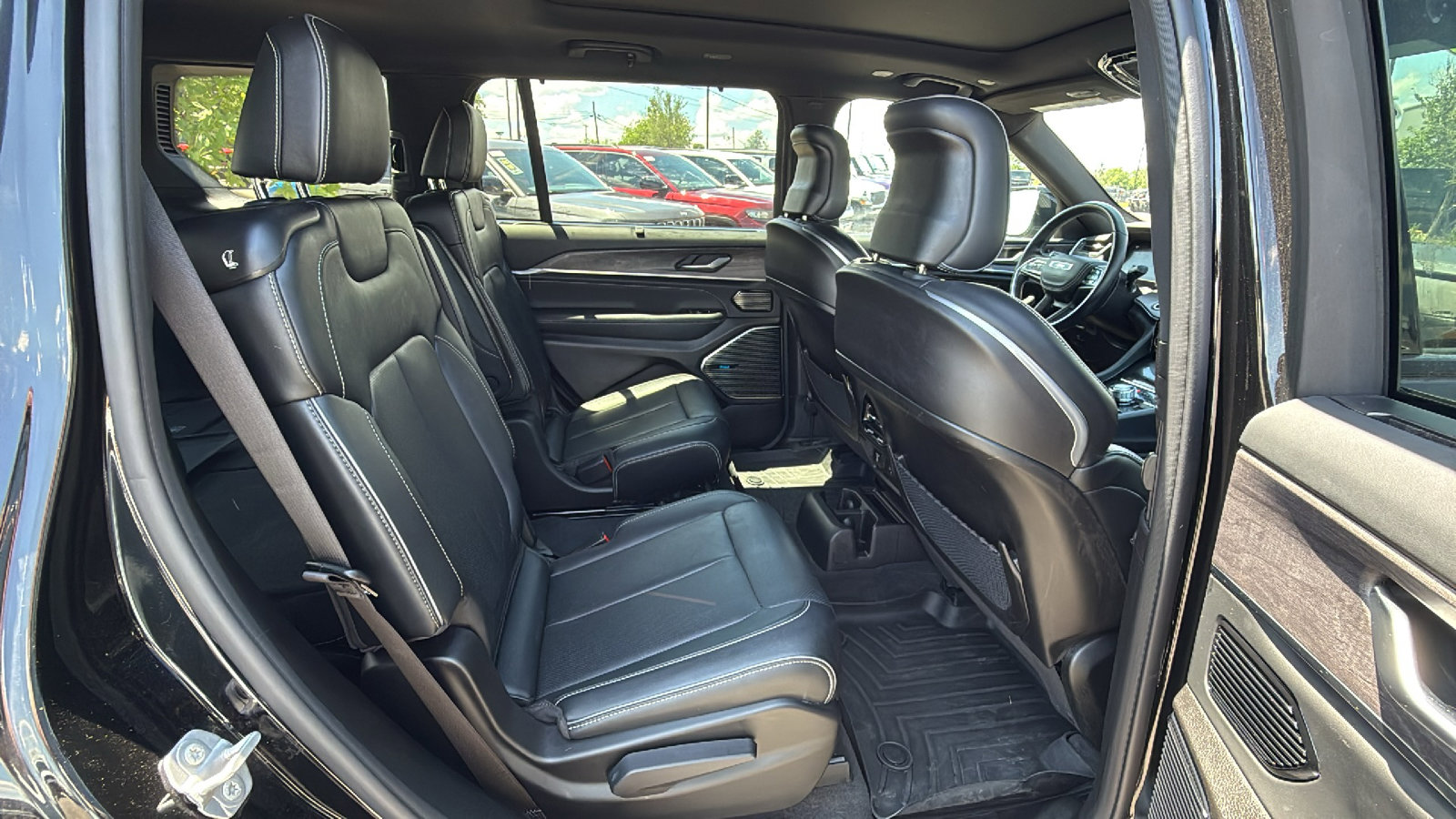 Used 2022 Jeep Grand Cherokee L Overland w/ Luxury Tech Group IV AWD/4WD image 27