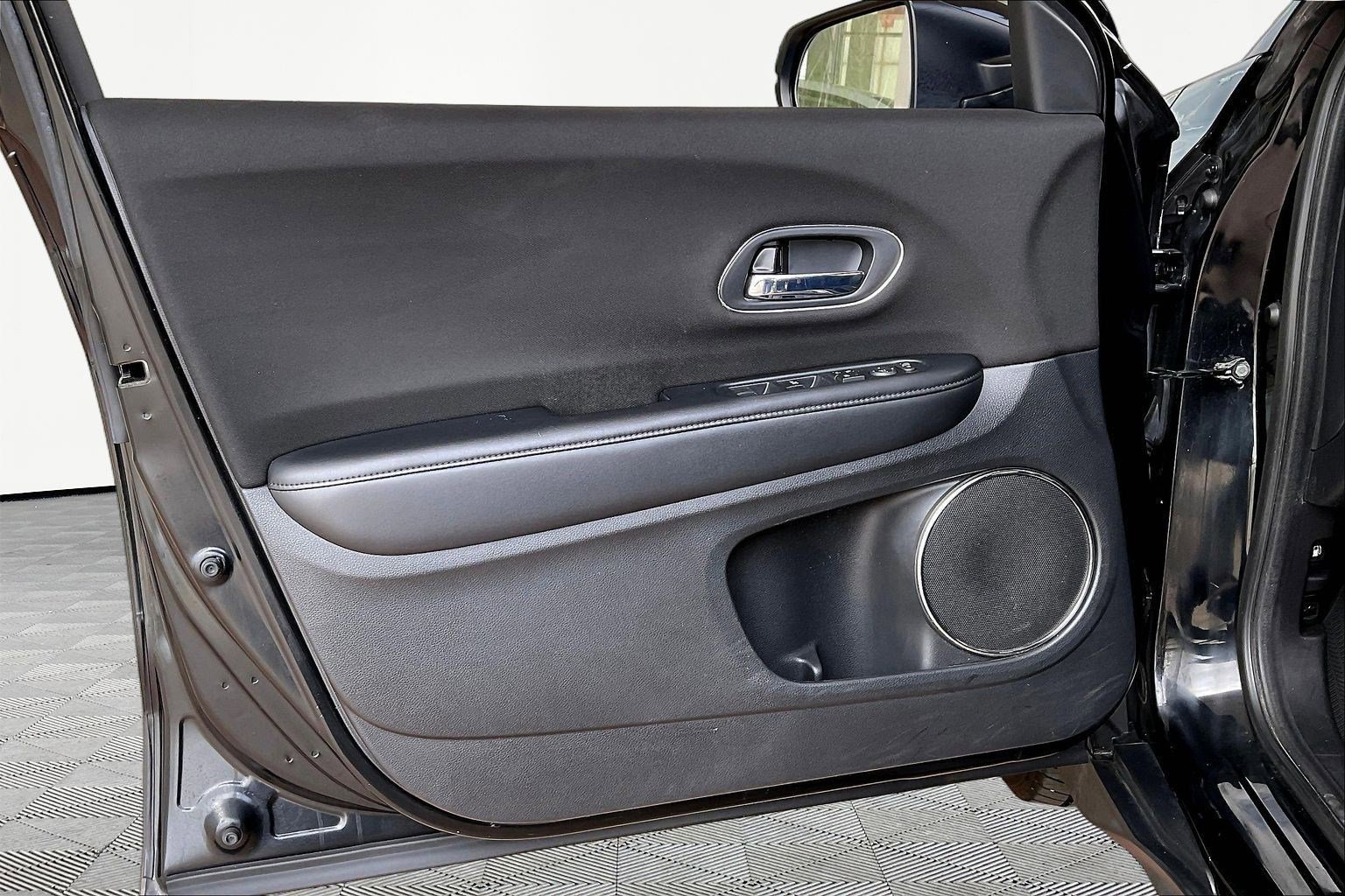 Used 2018 Honda HR-V EX image 19