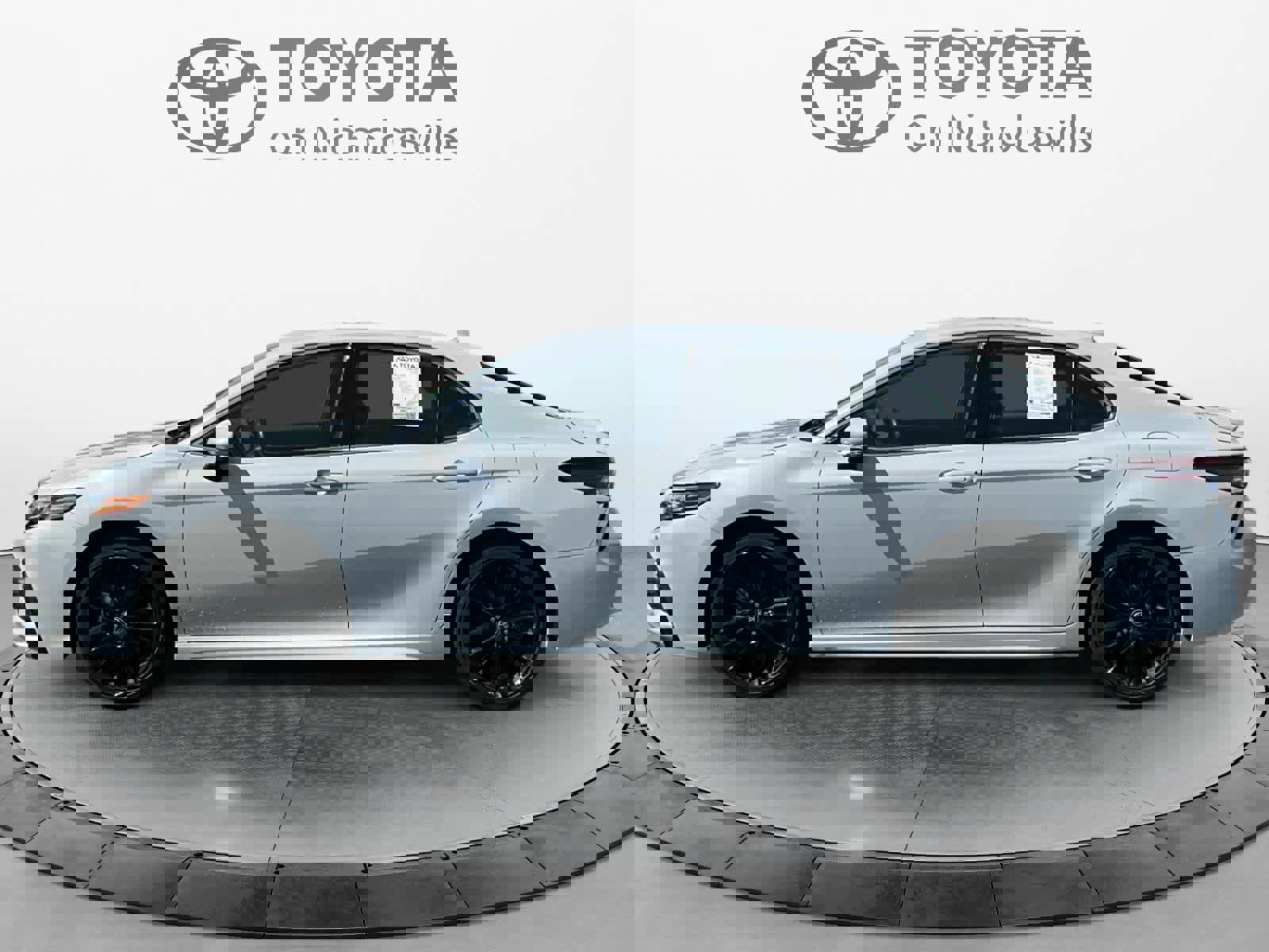 Used 2024 Toyota Camry XSE FWD image 3