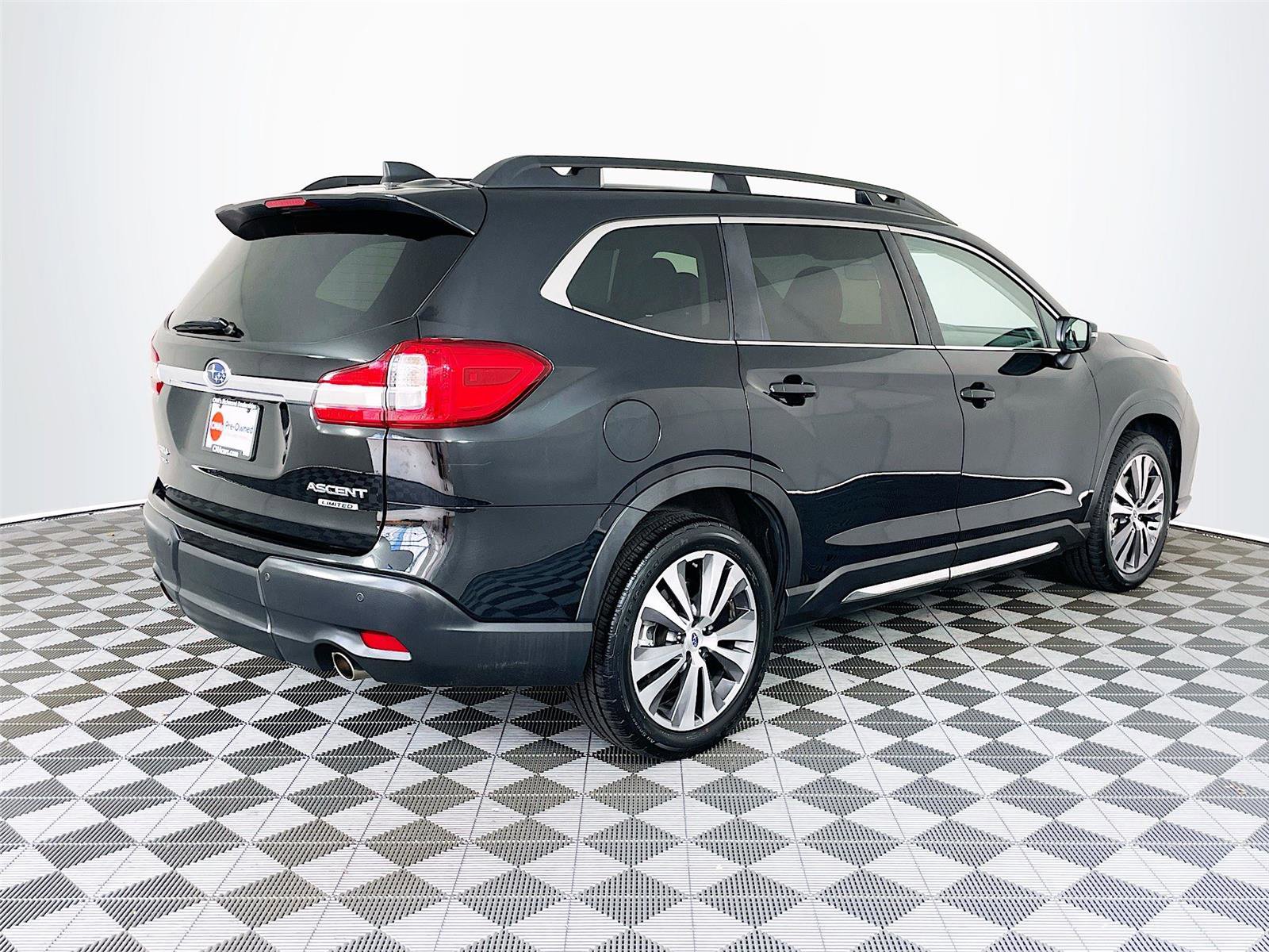 Used 2022 Subaru Ascent Limited w/ Technology Package AWD/4WD image 10