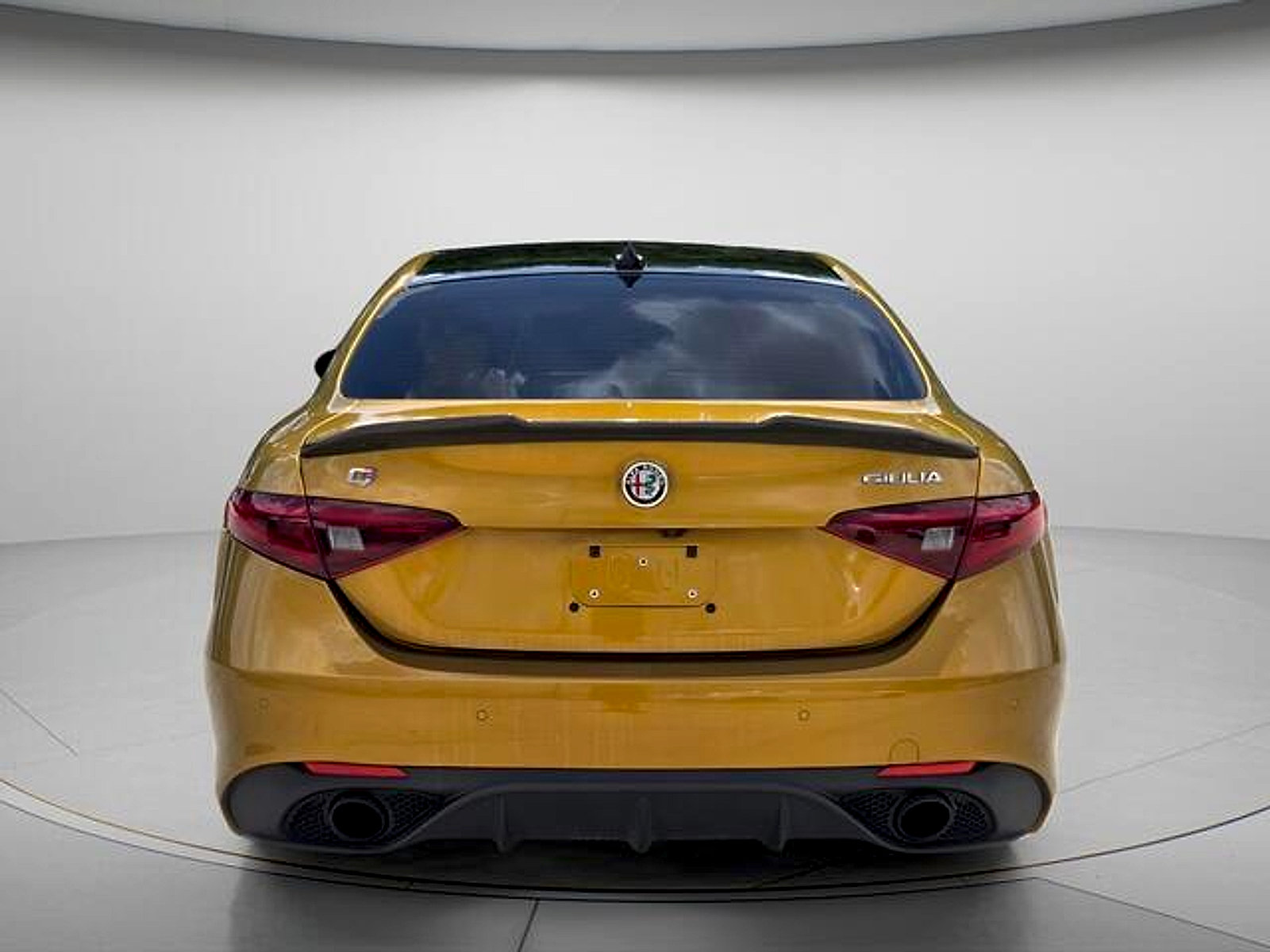 Used 2023 Alfa Romeo Giulia Veloce RWD image 6