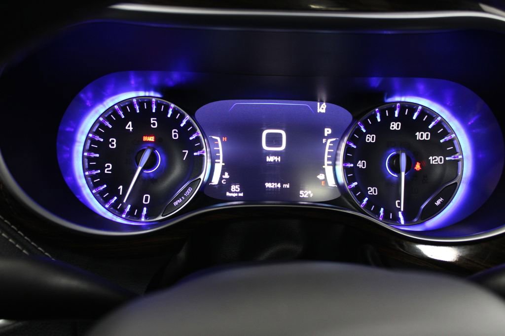 Used 2022 Chrysler Pacifica Limited image 40