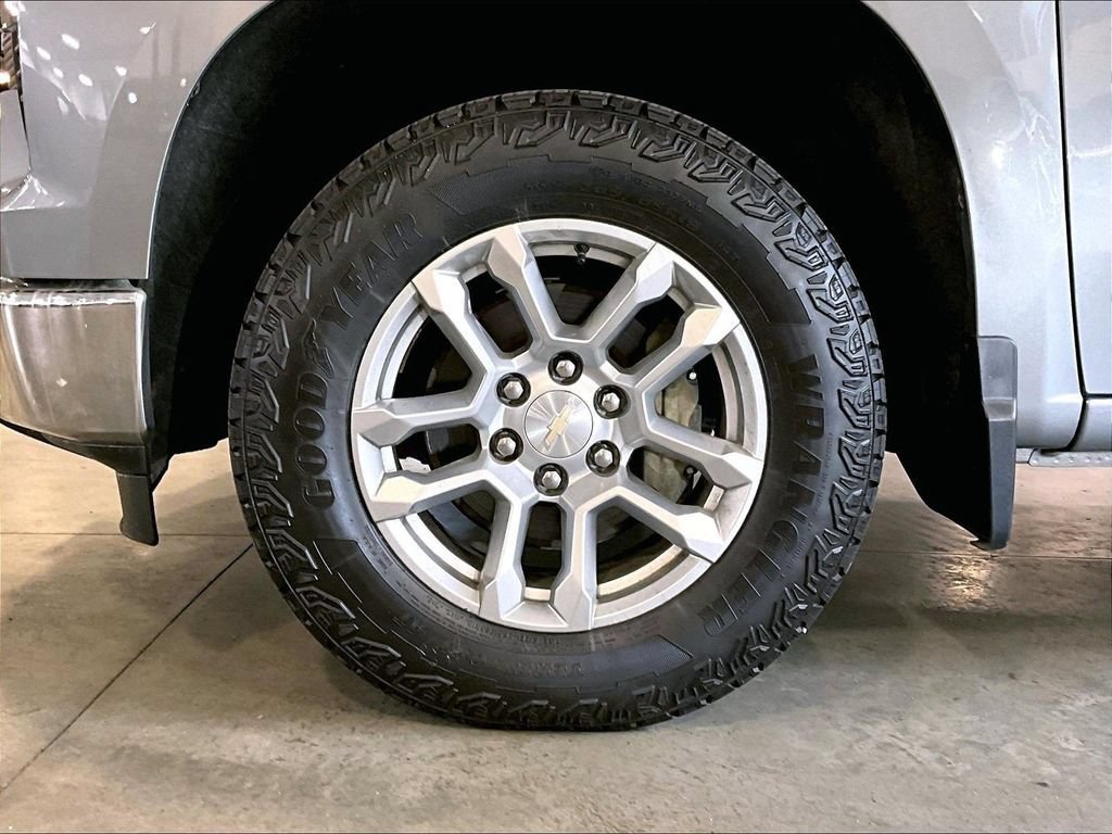 Used 2023 Chevrolet Silverado 1500 LT AWD/4WD image 7