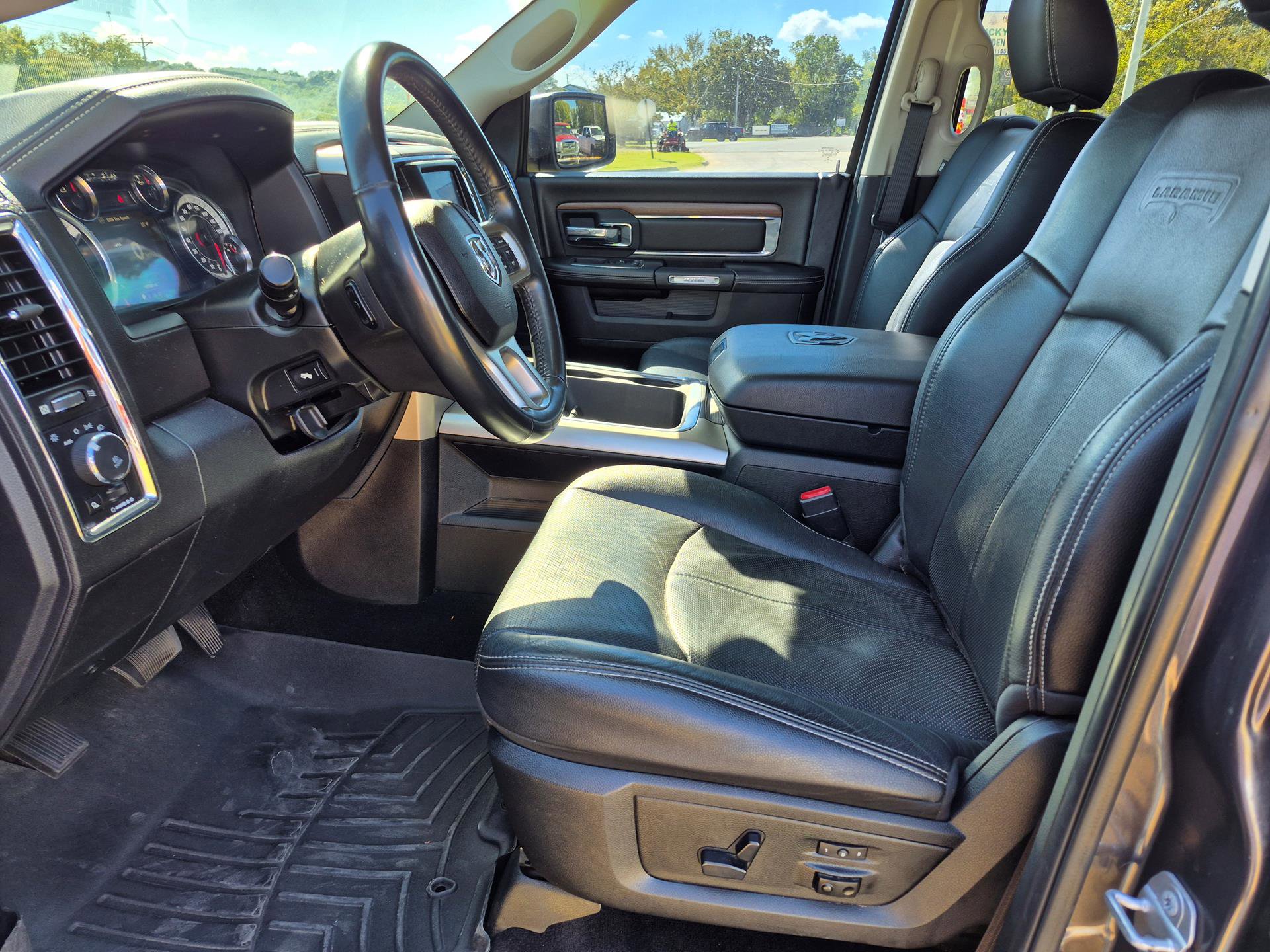 Used 2018 RAM 1500 Laramie w/ Convenience Group image 9