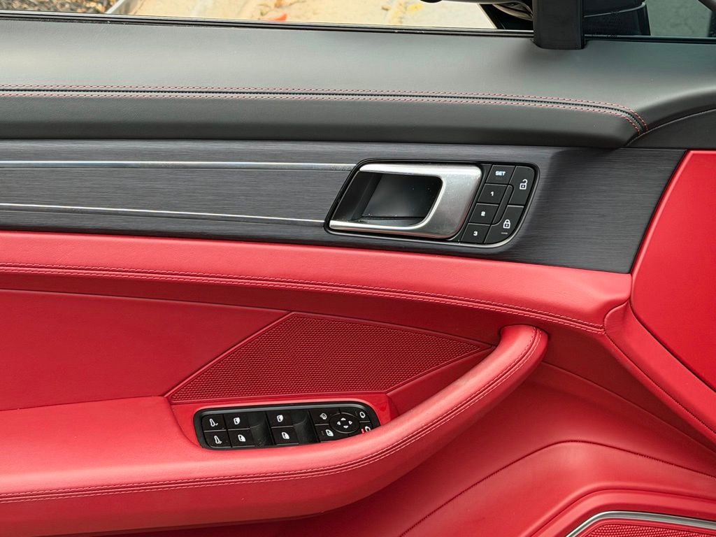Used 2023 Porsche Panamera Platinum Edition image 30