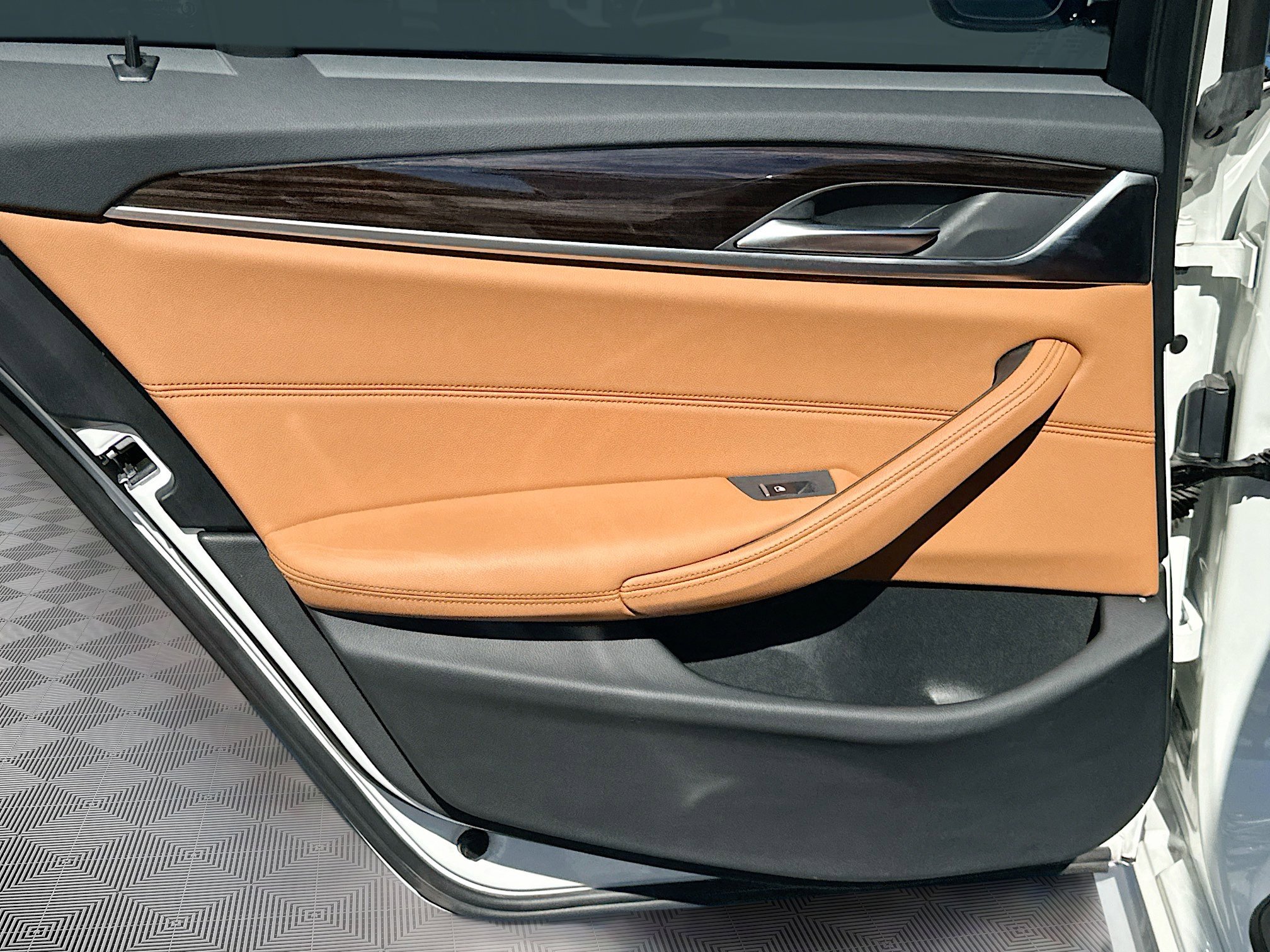 Used 2023 BMW 530i w/ M Sport Package image 28