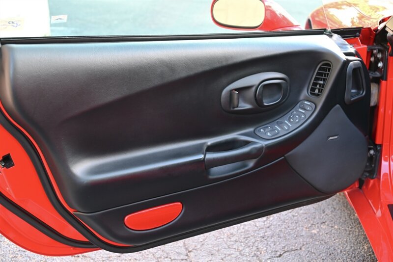 Used 1999 Chevrolet Corvette Coupe w/ Memory Pkg RWD image 29
