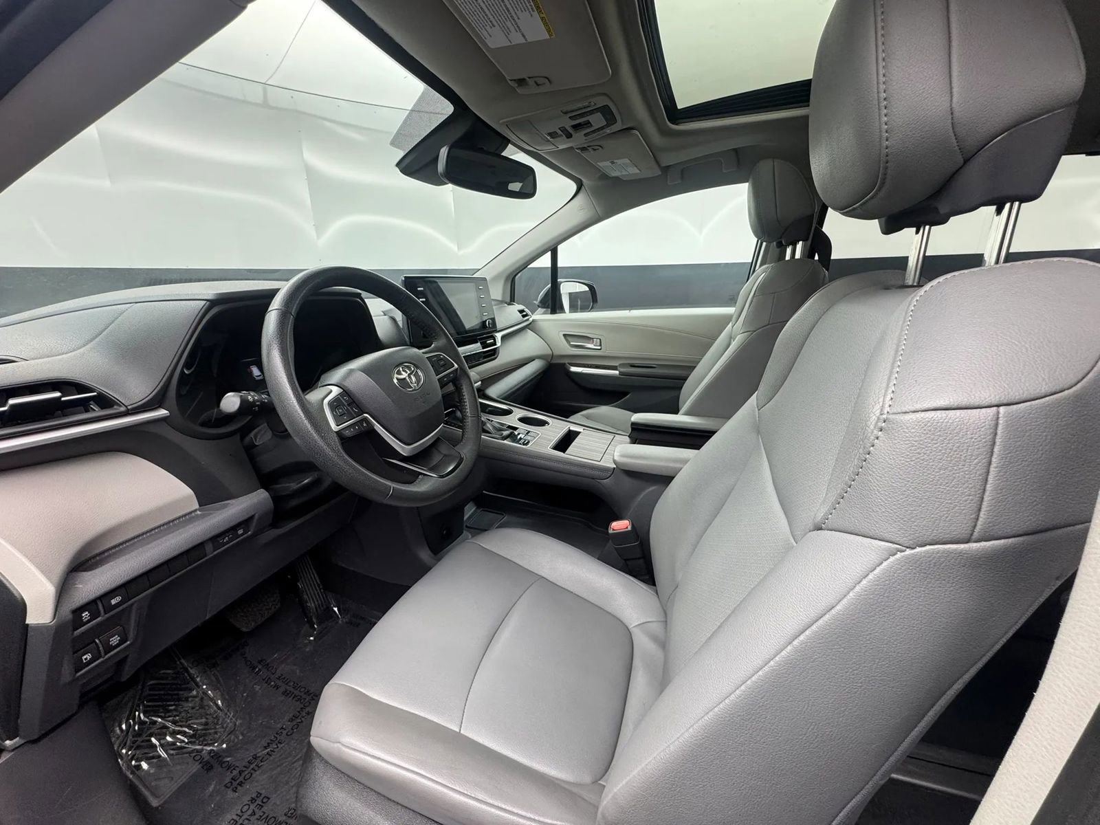 Used 2023 Toyota Sienna XLE AWD/4WD image 11