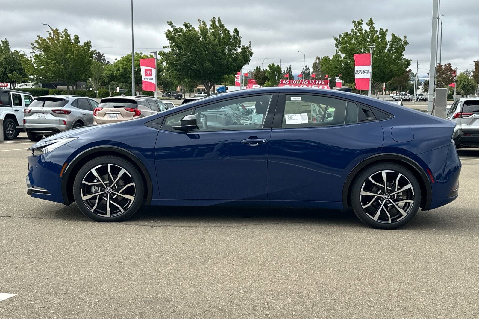 New 2026 Toyota Prius Plug-In Hybrid FWD image 9