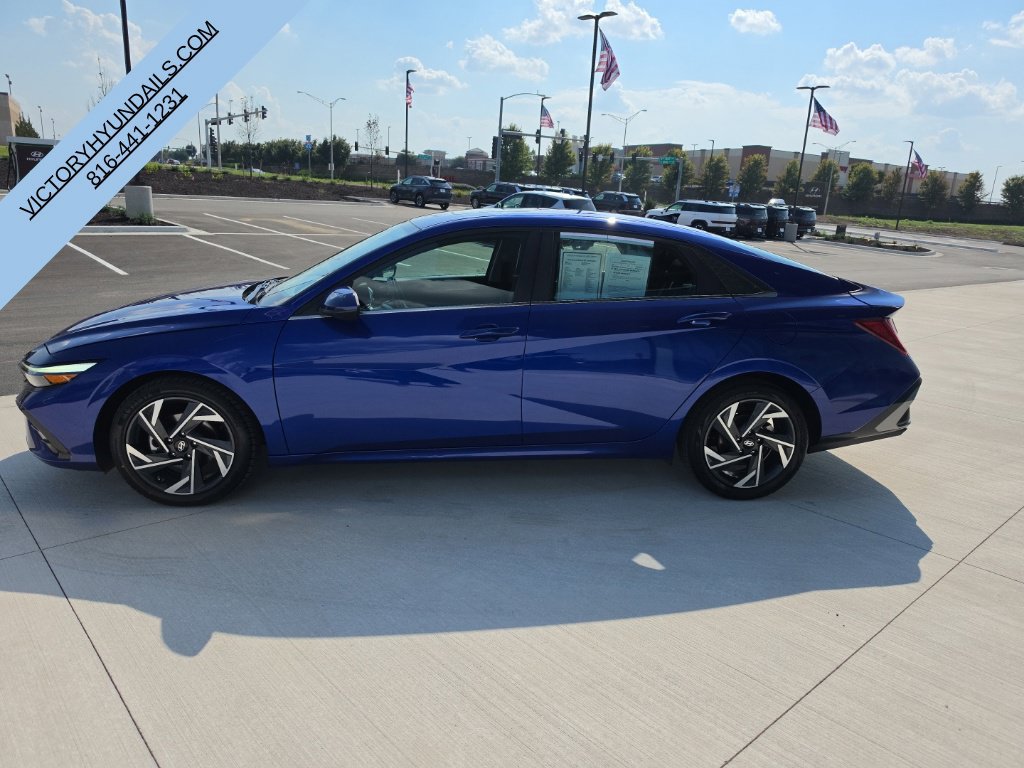 Used 2025 Hyundai Elantra SEL FWD image 2