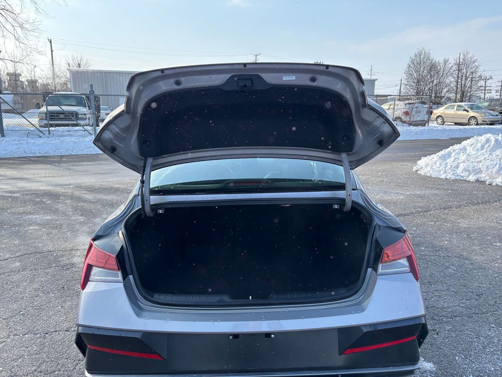 Used 2025 Hyundai Elantra Limited image 34