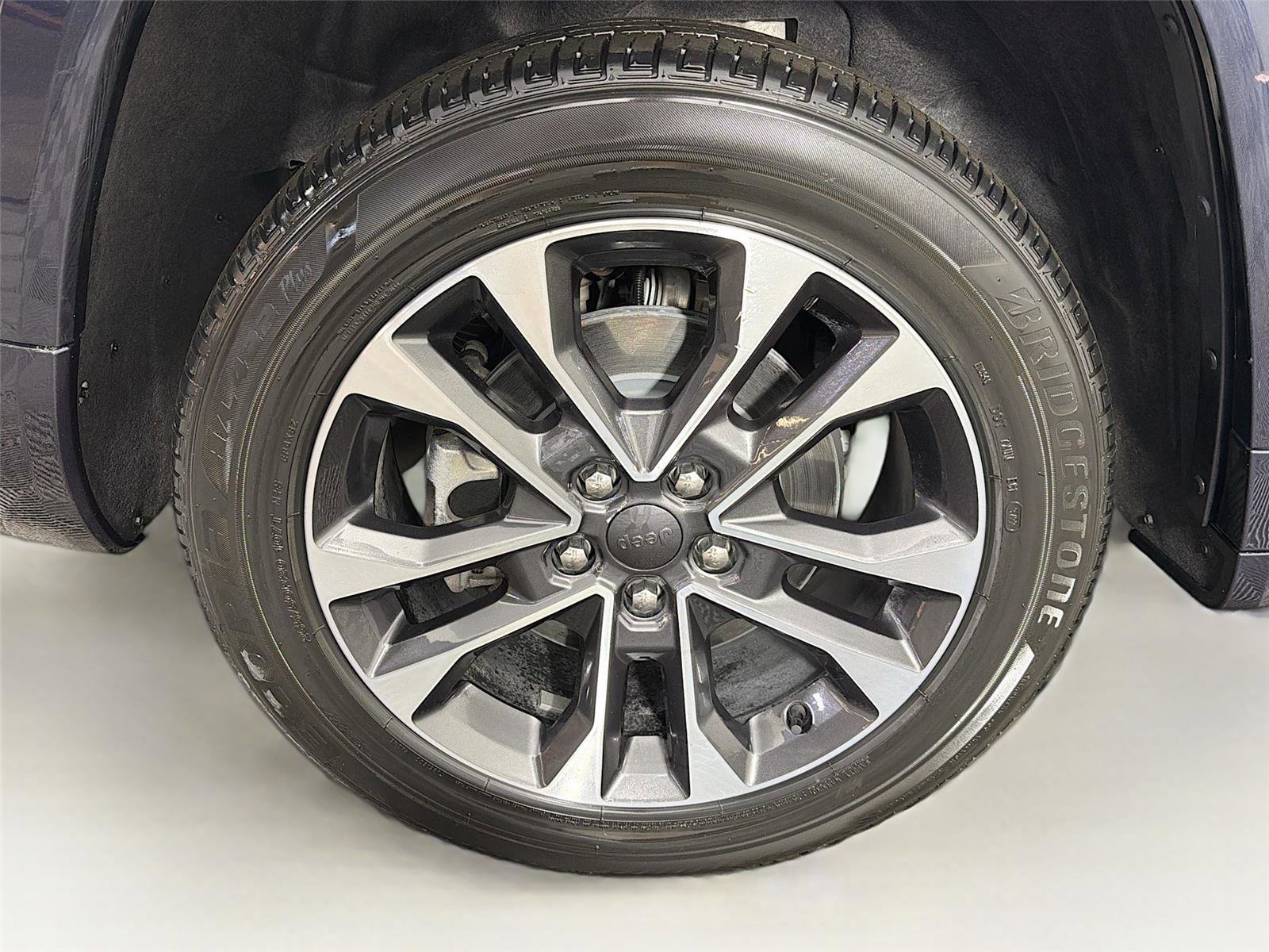 Used 2023 Jeep Grand Cherokee L Overland w/ Advanced Protech Group III AWD/4WD image 38