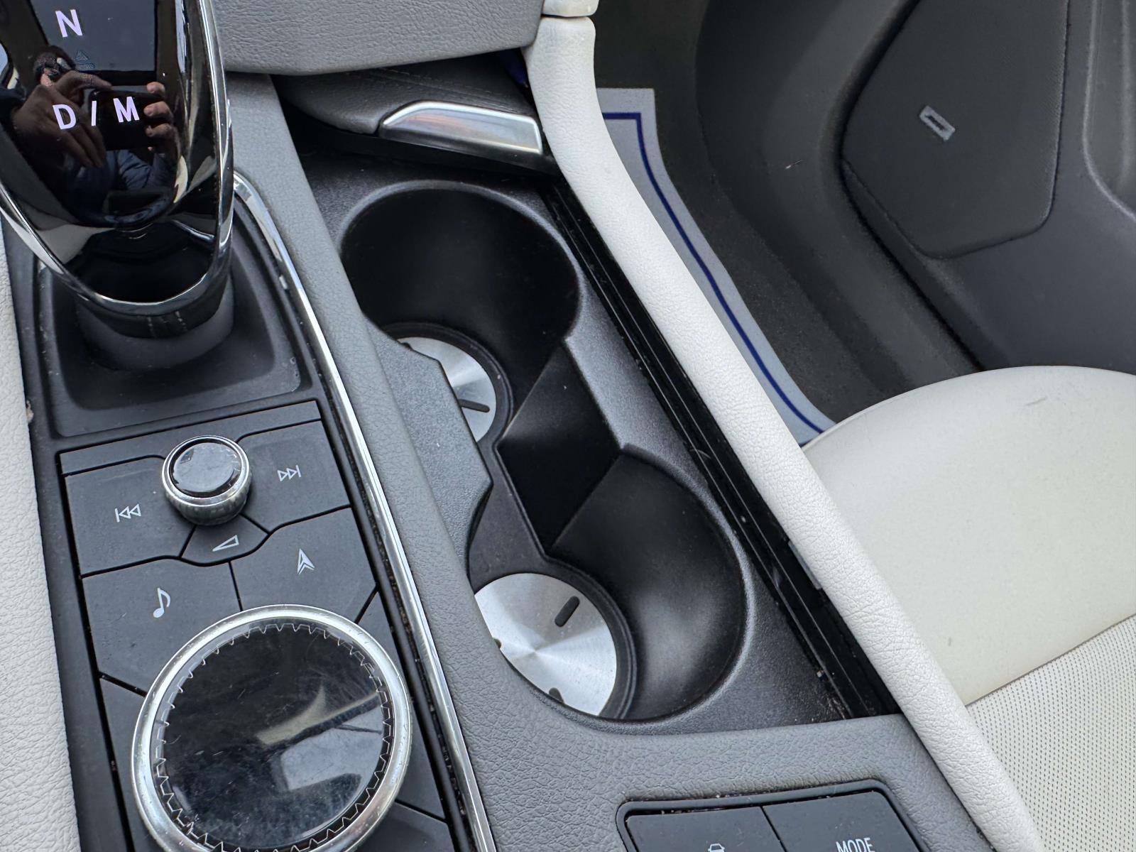 Used 2022 Cadillac XT6 Premium Luxury w/ Technology Package image 16