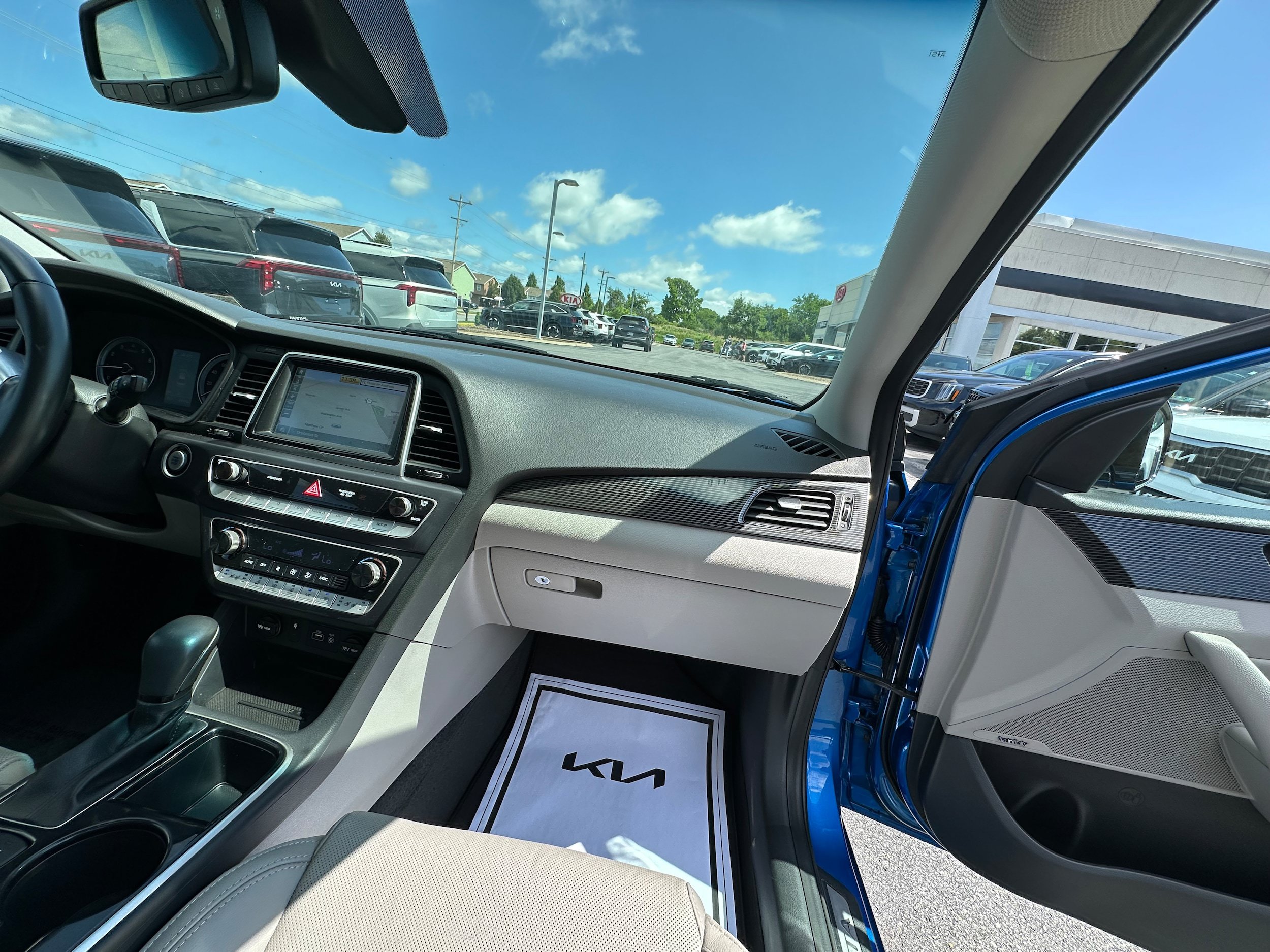 Used 2018 Hyundai Sonata Limited w/ Limited Ultimate Package 03 FWD image 16
