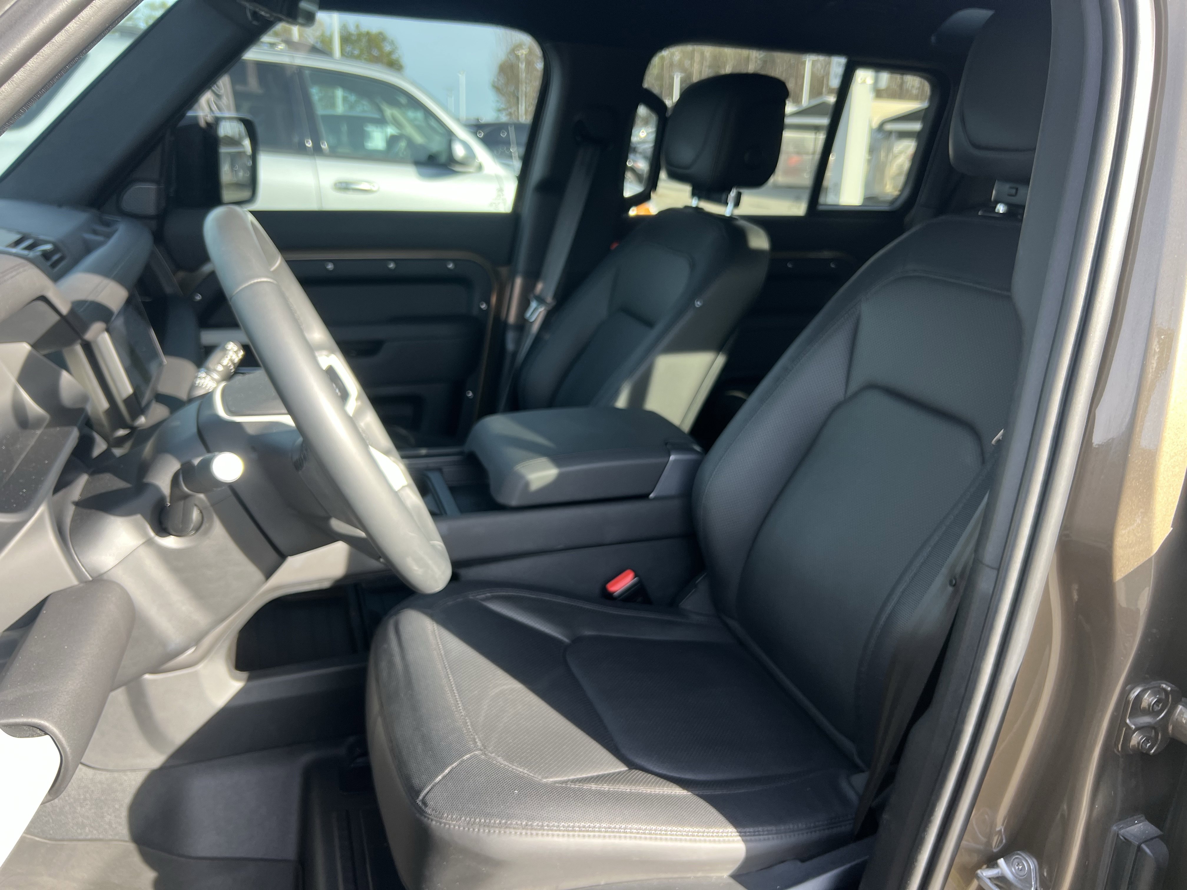 Certified 2024 Land Rover Defender 110 X-Dynamic SE image 15