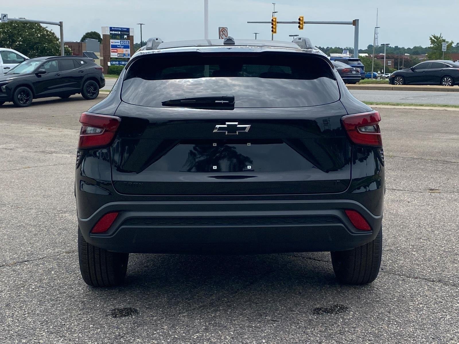New 2026 Chevrolet Trax LT w/ Midnight Edition FWD image 5