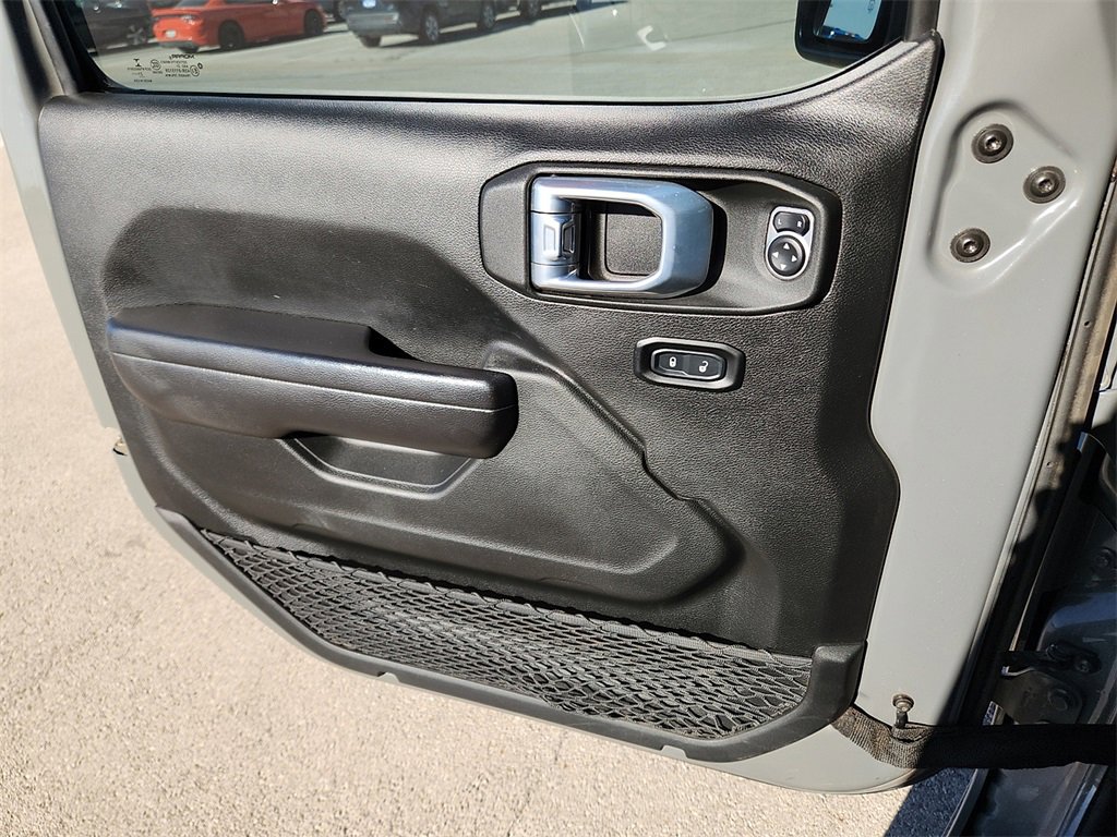 Used 2021 Jeep Gladiator Willys image 20