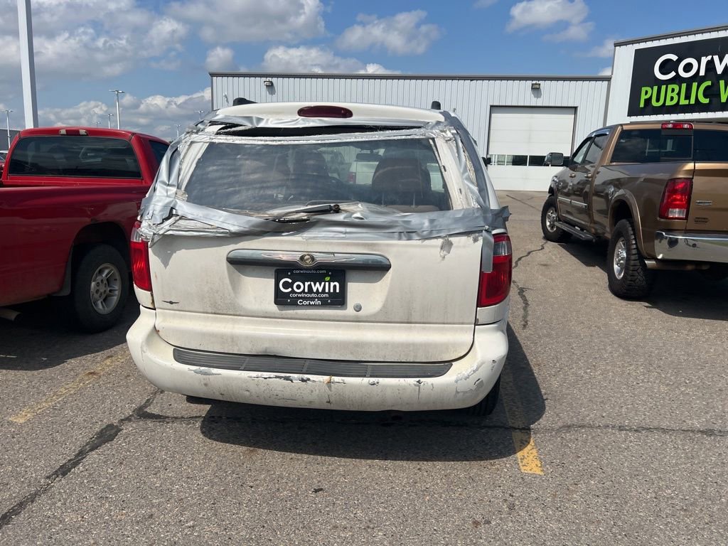 Used 2006 Chrysler Town & Country w/ Popular Equipment Group I FWD image 18