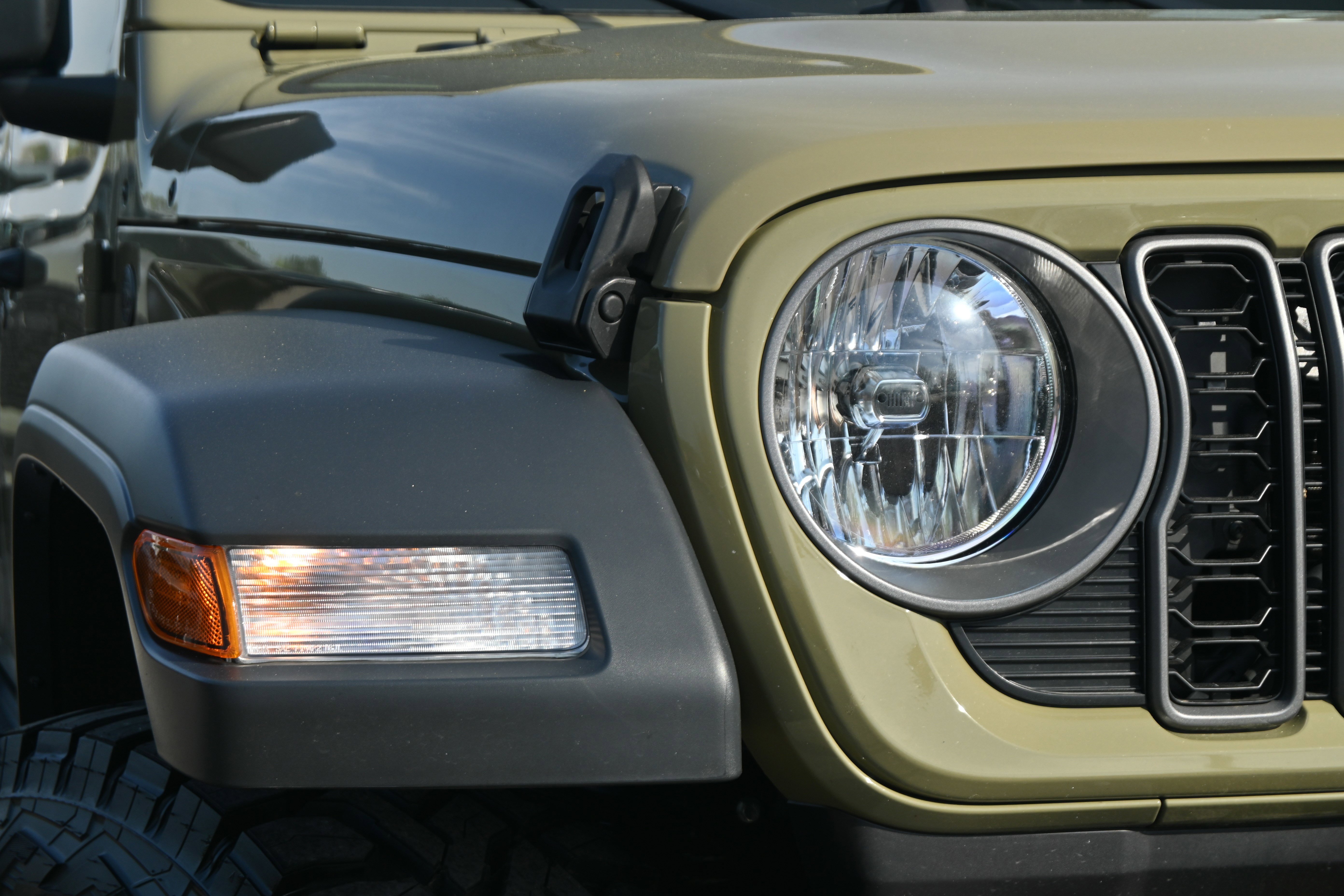 Used 2025 Jeep Wrangler Sport S image 29