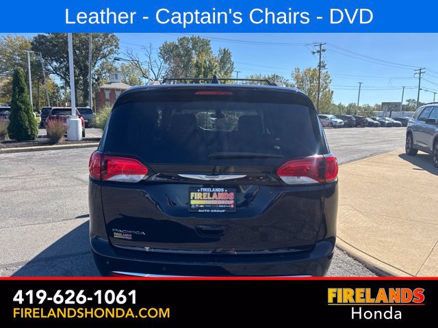 Used 2017 Chrysler Pacifica Touring-L Plus w/ Tire & Wheel Group FWD image 4