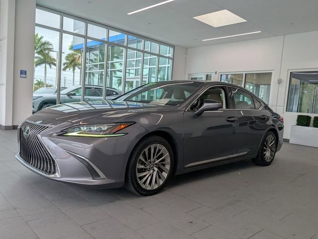 Used 2019 Lexus ES 350 Ultra Luxury w/ Accessory Package 2 image 3
