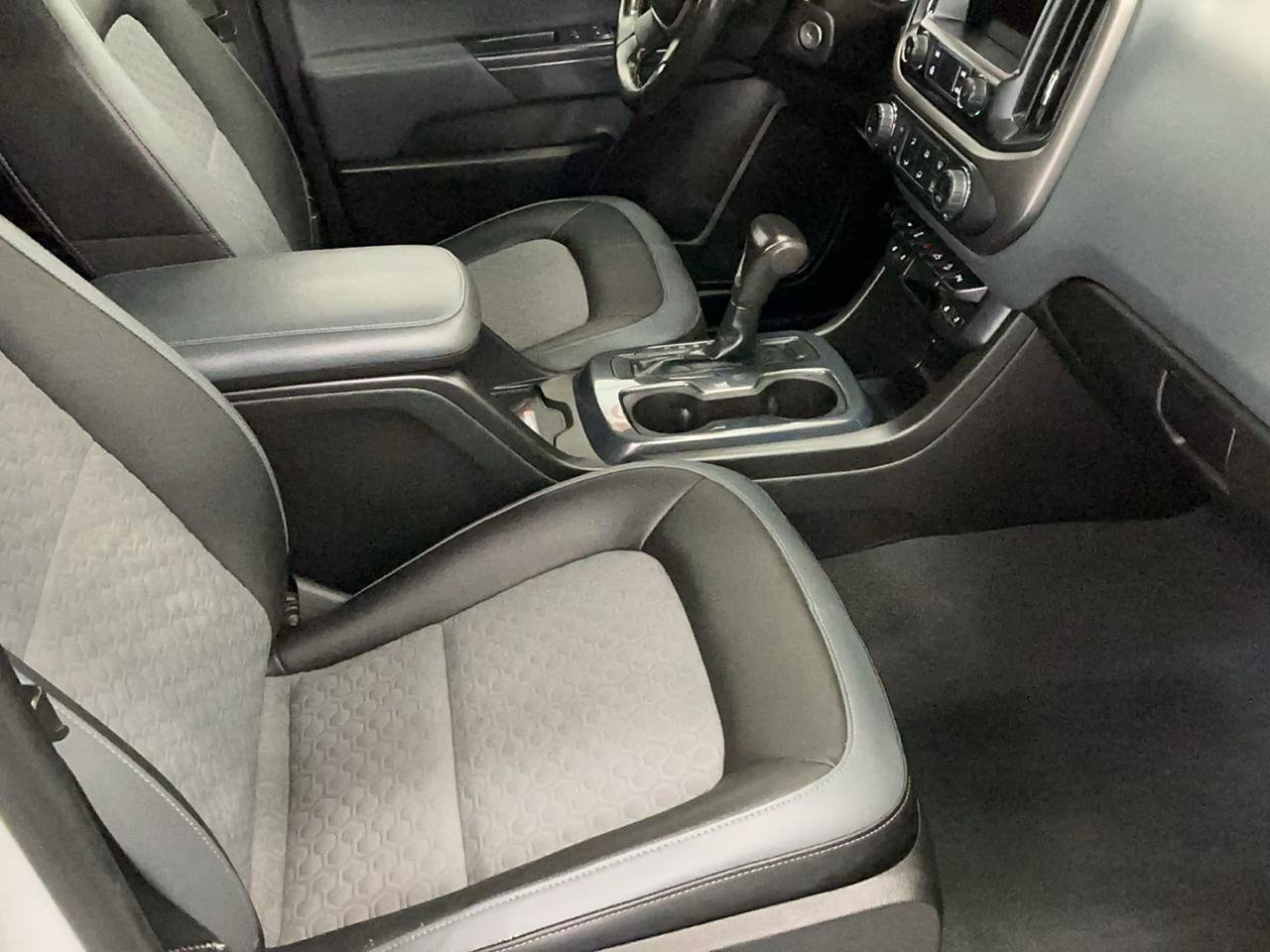 Used 2019 Chevrolet Colorado Z71 AWD/4WD image 12