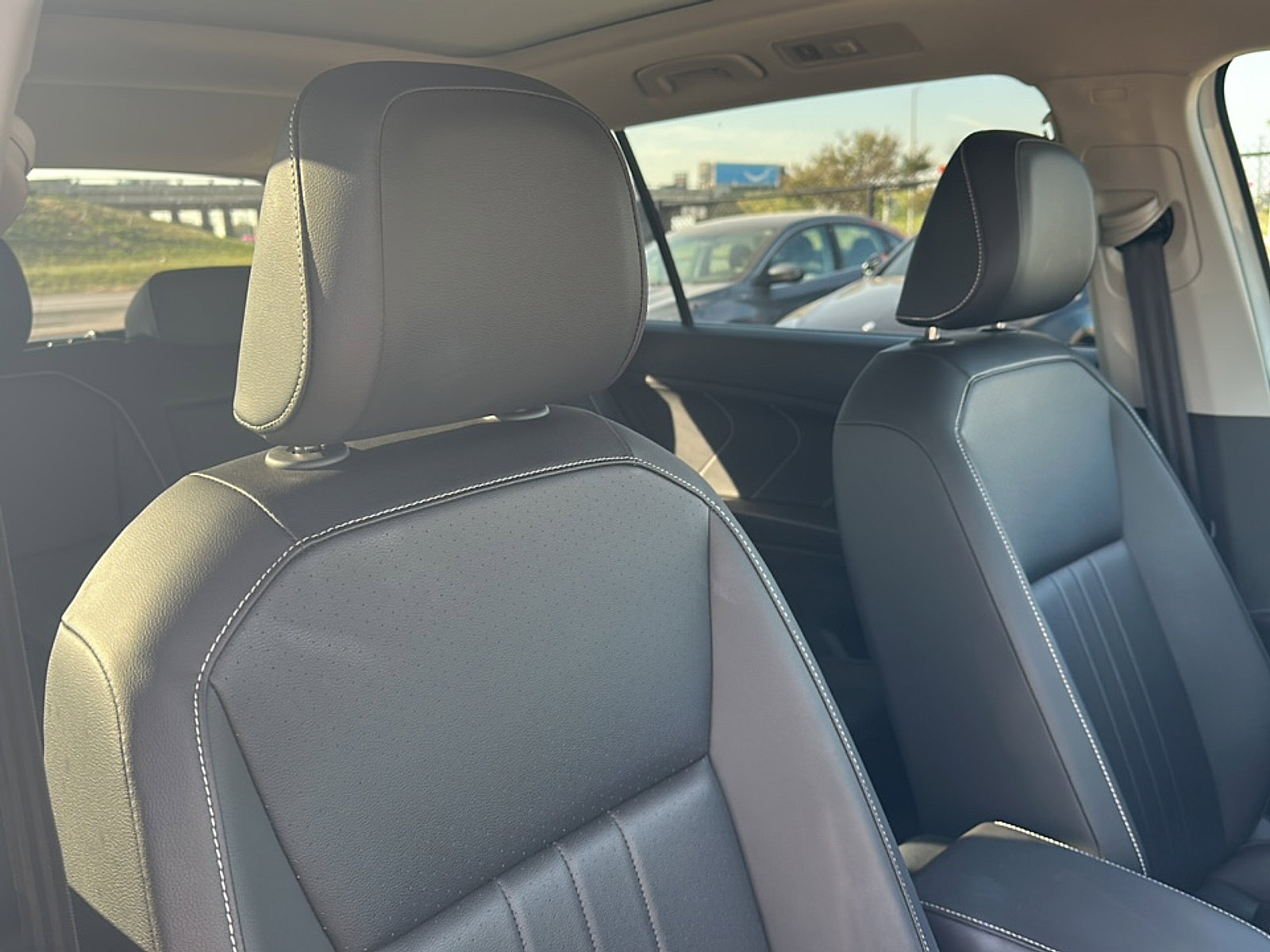 Used 2024 Volkswagen Tiguan SE w/ Panoramic Sunroof Package image 23