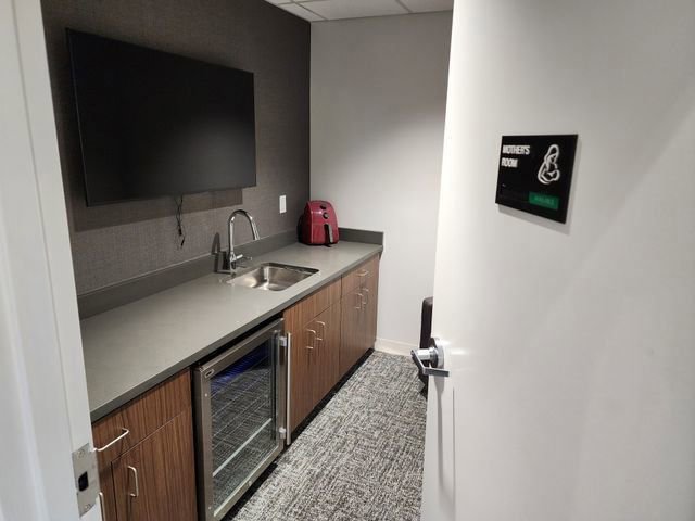 Used 2021 Jeep Grand Cherokee Laredo image 38