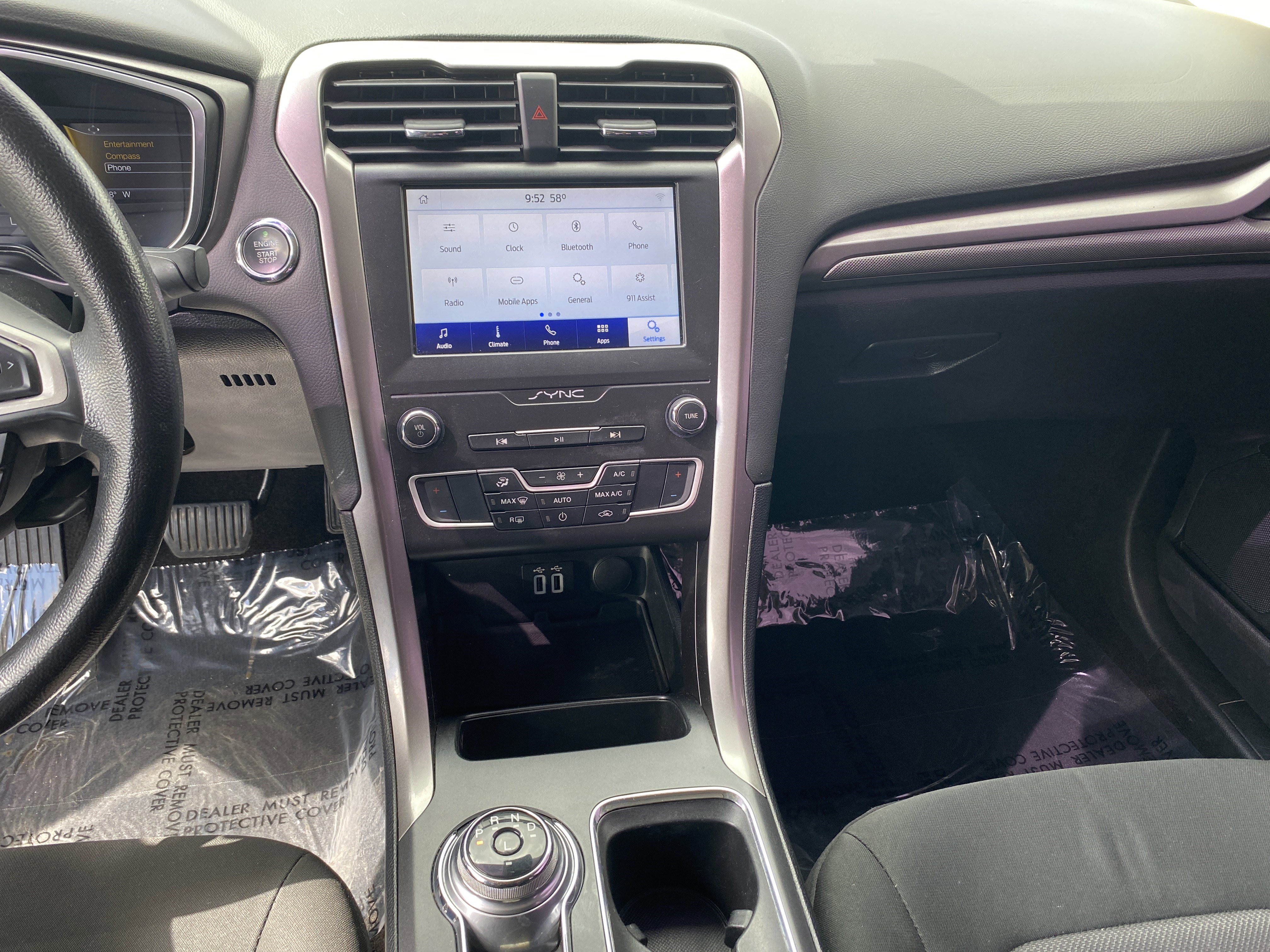 Used 2020 Ford Fusion SE FWD image 11
