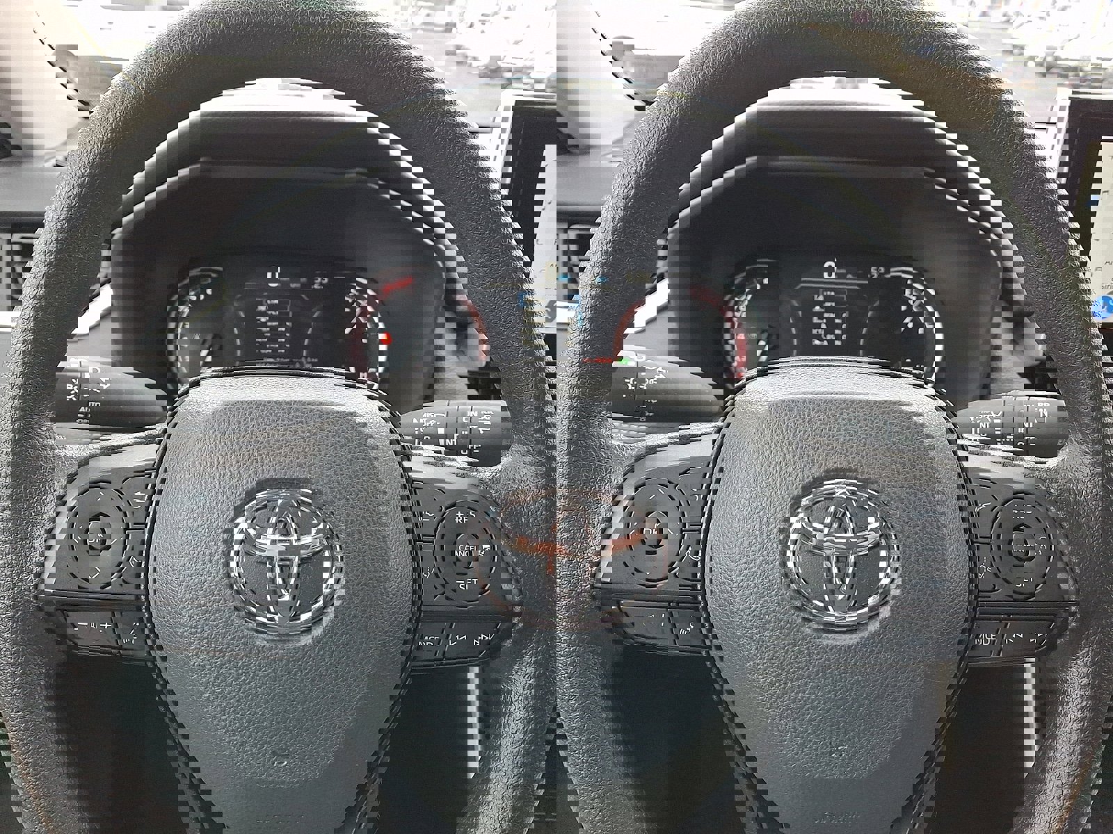 Used 2025 Toyota RAV4 XLE image 18