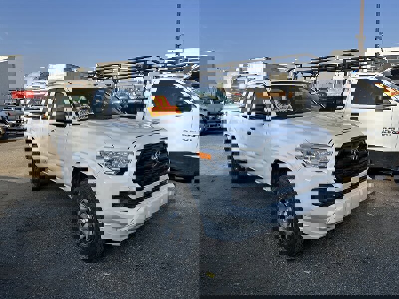 Used 2017 Toyota Tacoma SR image 11