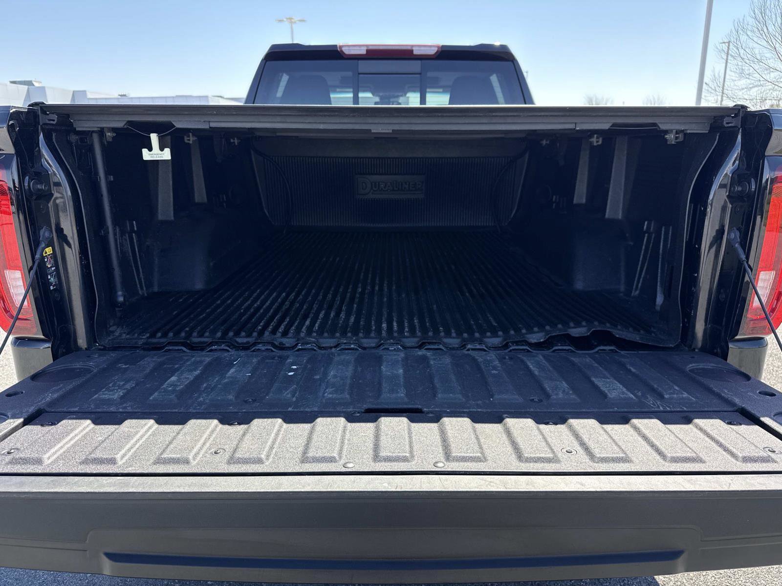 Used 2023 GMC Sierra 1500 SLT w/ SLT Premium Package image 19