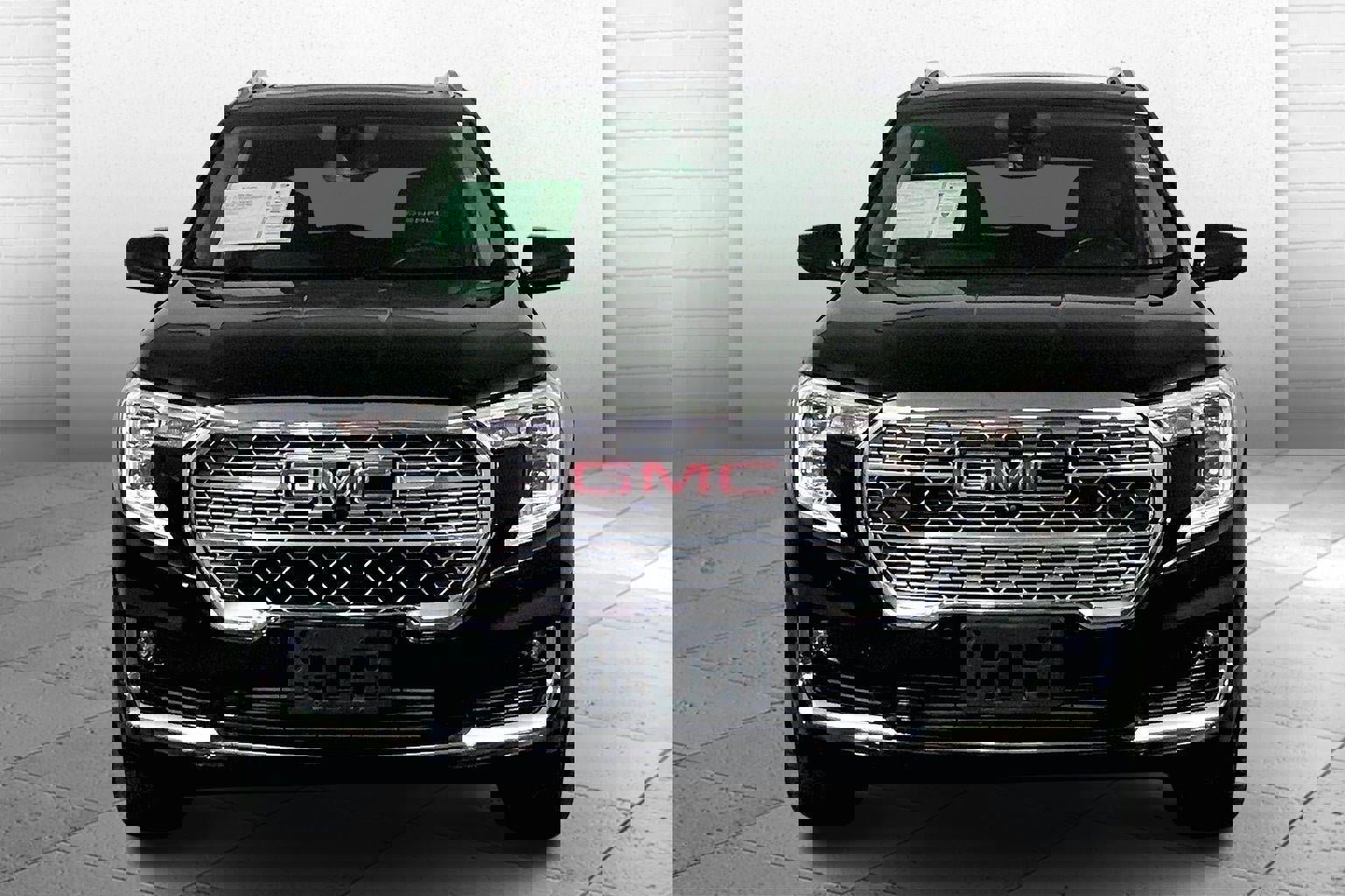 Used 2023 GMC Terrain Denali w/ Denali Premium Package image 2