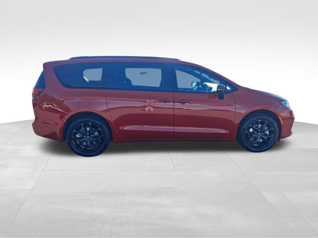 New 2026 Chrysler Pacifica Limited w/ S Appearance Package image 8