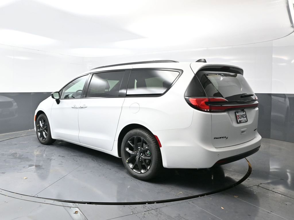 New 2026 Chrysler Pacifica Limited w/ S Appearance Package FWD image 7