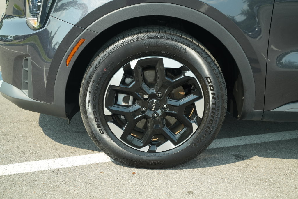 Used 2025 Kia Sorento S w/ Panoramic Sunroof Package FWD image 13