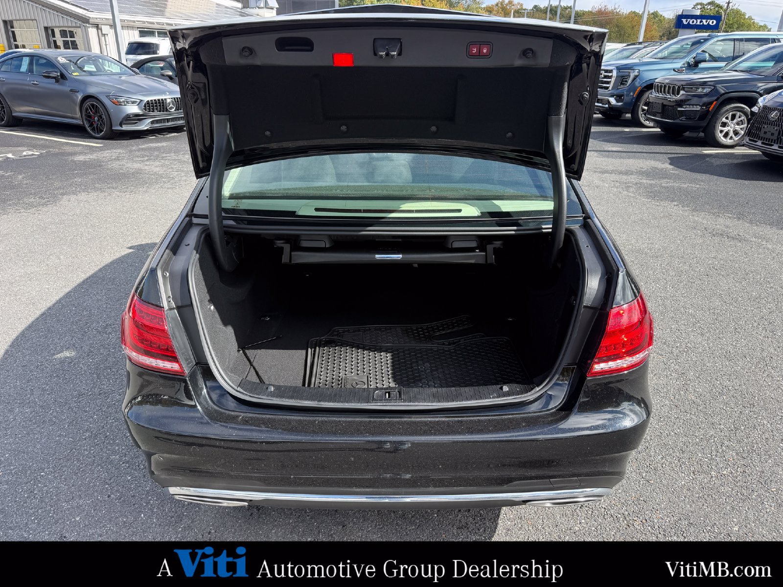 Used 2016 Mercedes-Benz E 350 4MATIC Sedan image 23