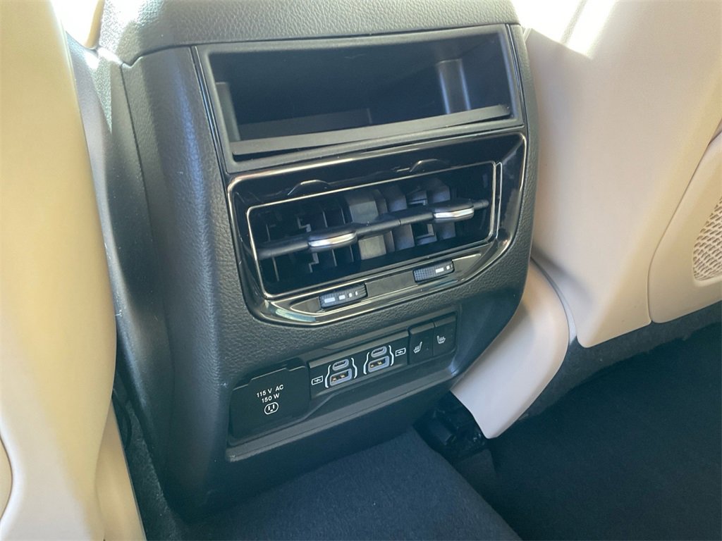 Used 2022 Jeep Grand Cherokee Limited image 24