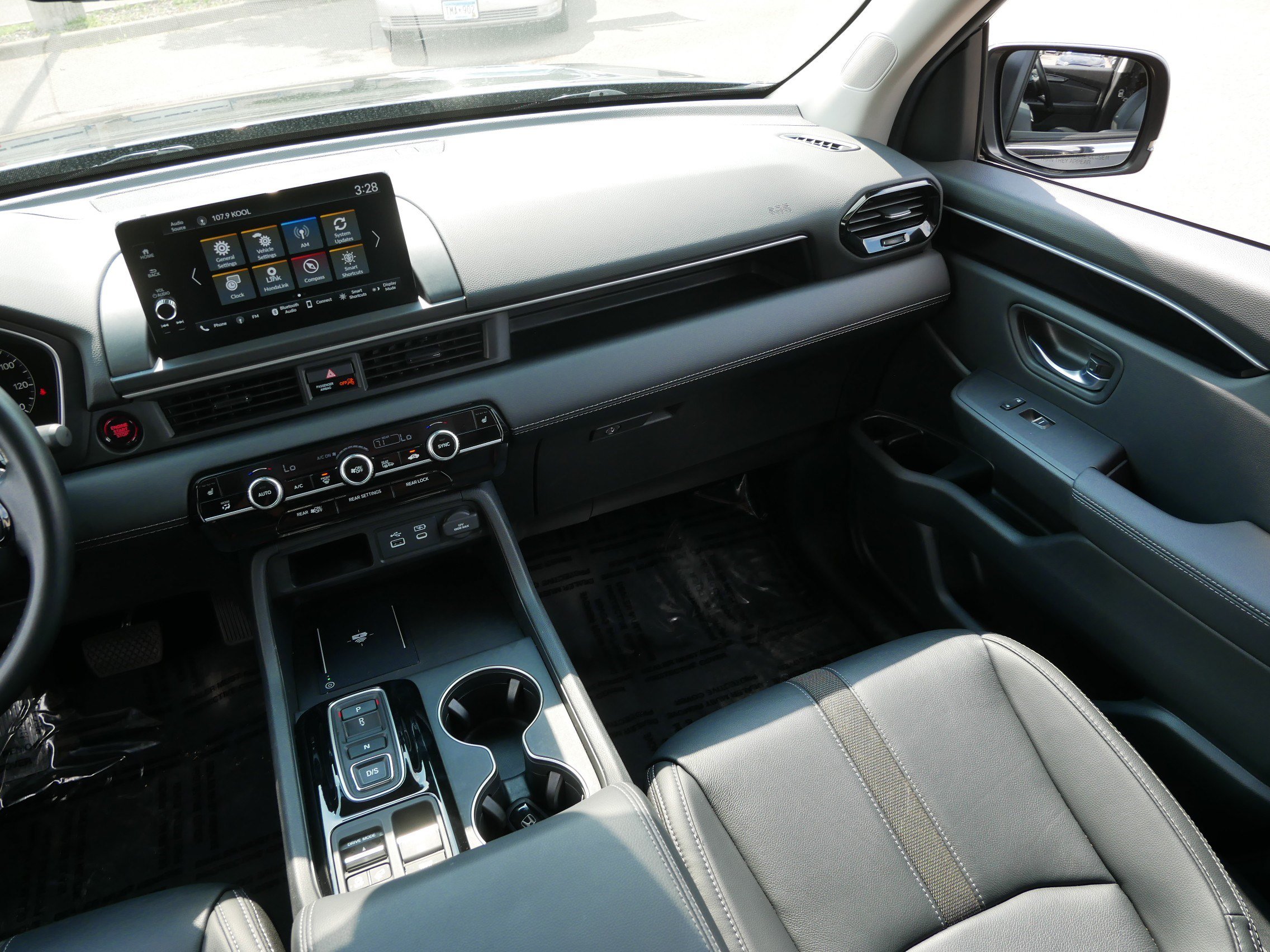 Used 2025 Honda Pilot EX-L image 11