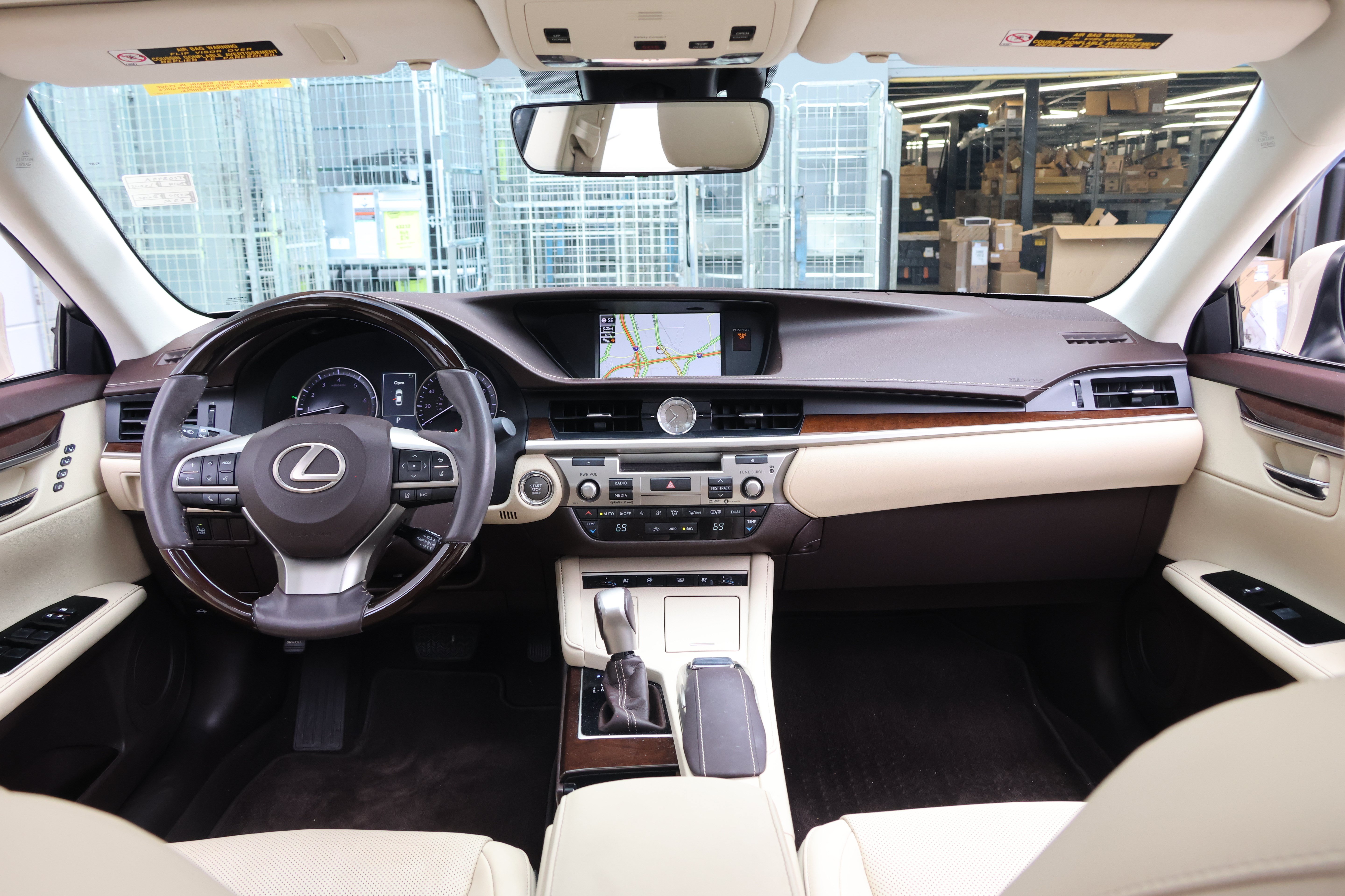 Used 2017 Lexus ES 350 w/ Luxury Package FWD image 29