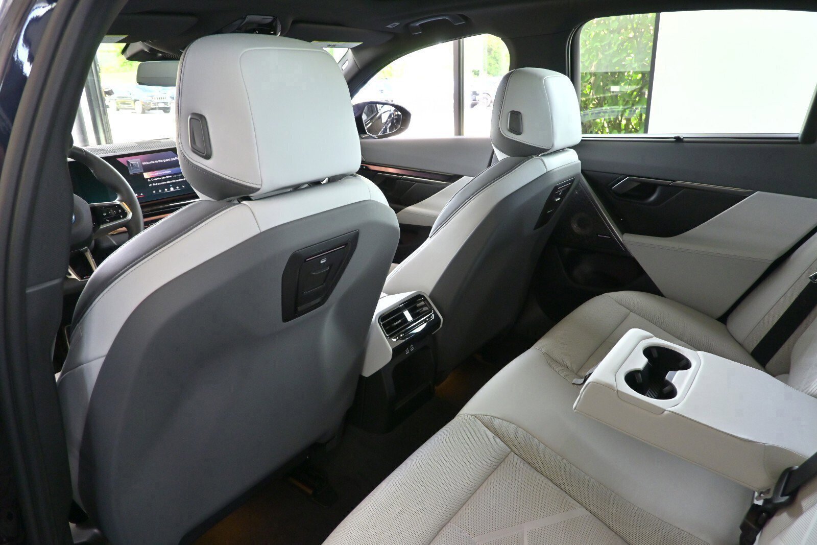 Used 2024 BMW i5 eDrive40i w/ Executive Package image 13