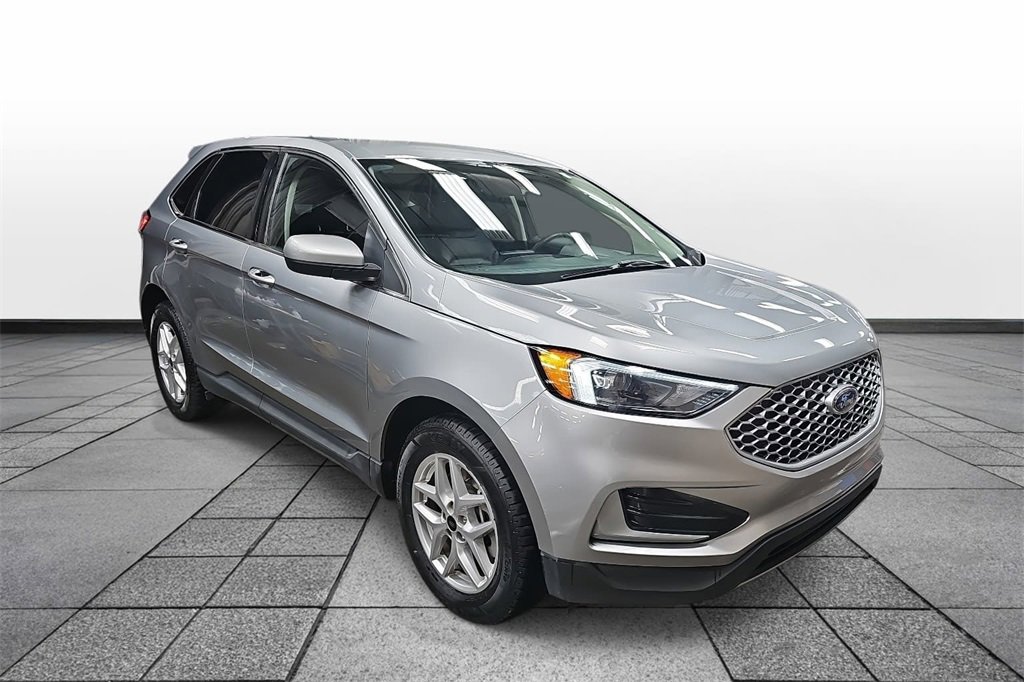 Used 2024 Ford Edge SEL image 3
